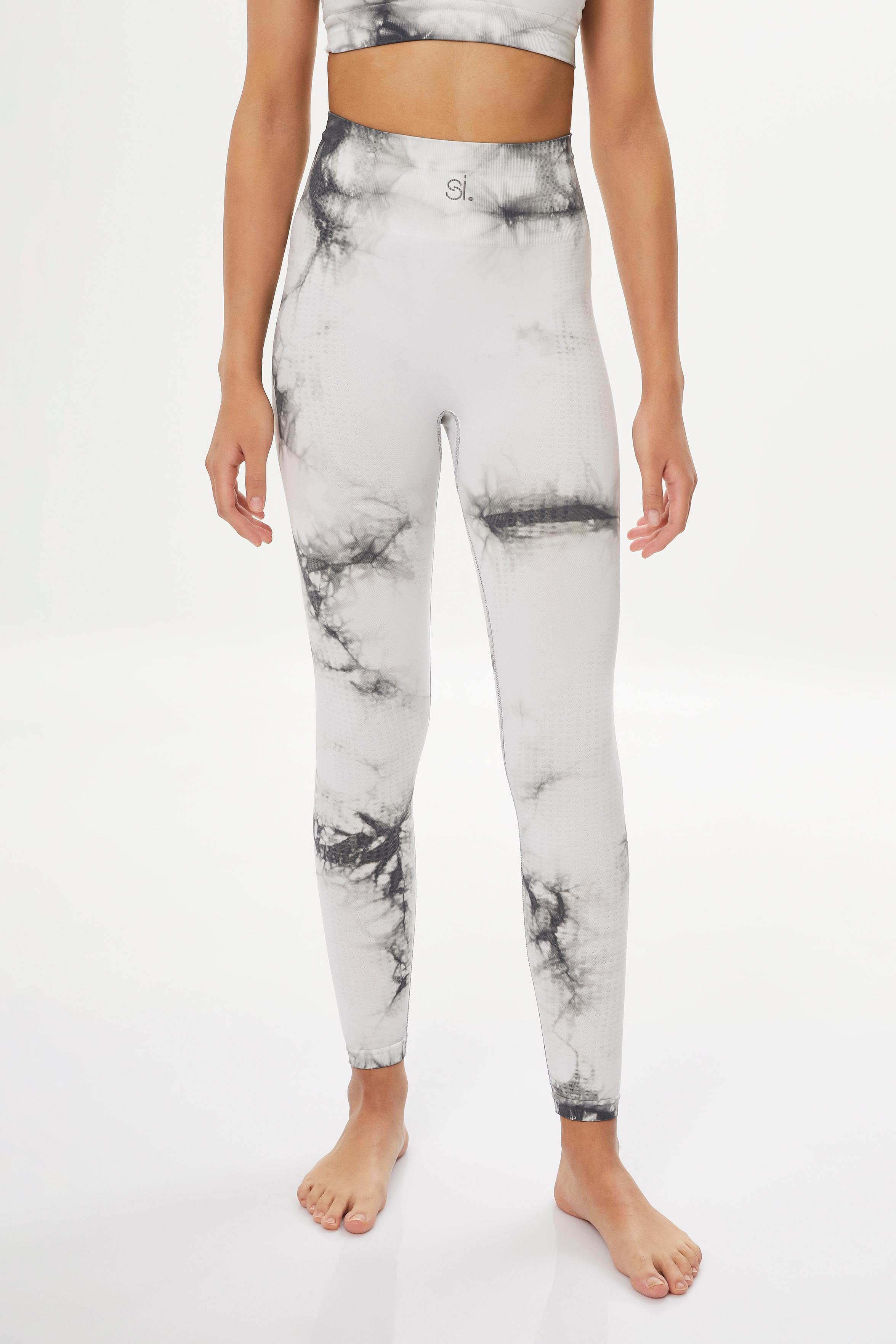 Tie Dye Forming Tayt Marble White