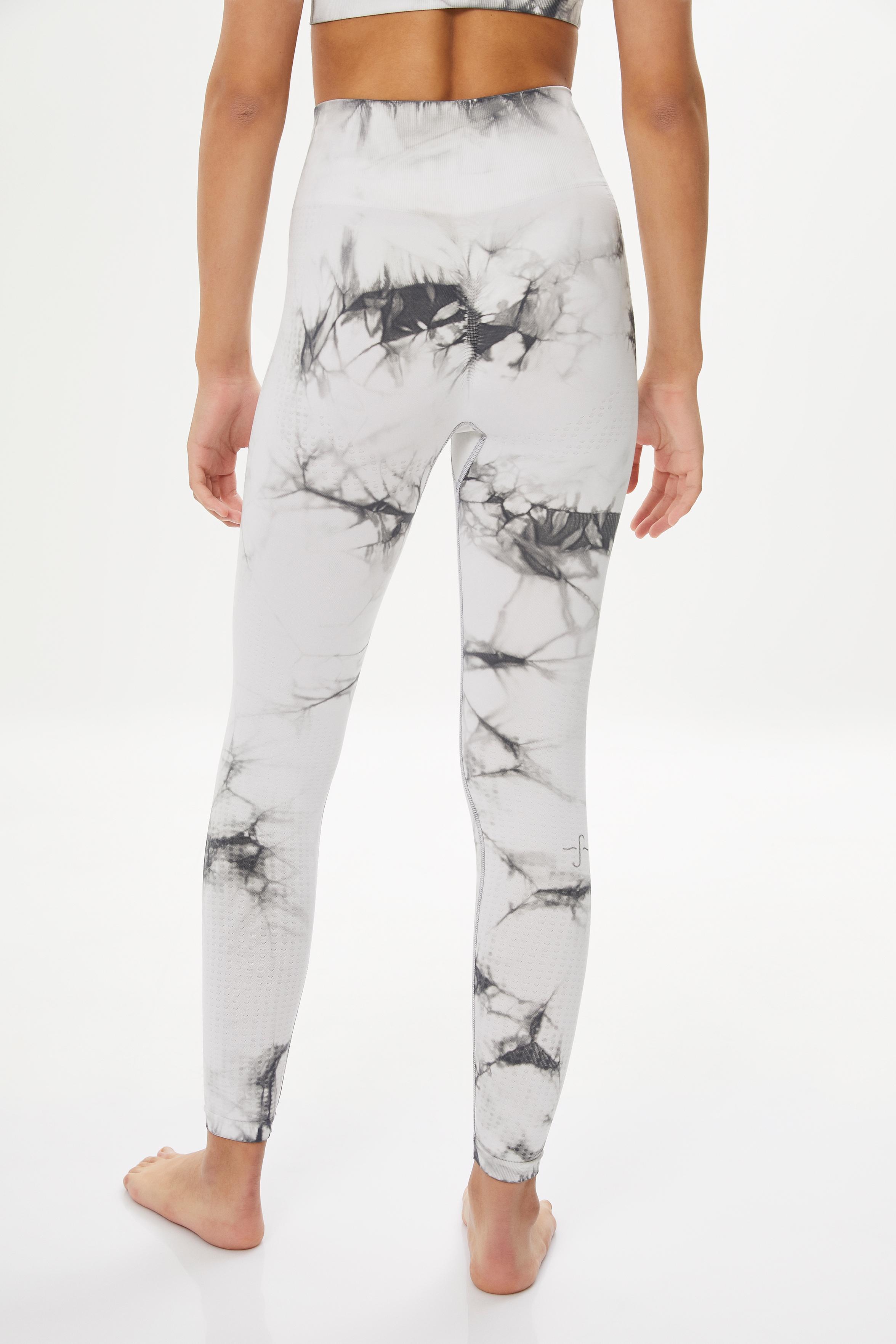 Tie Dye Forming Tayt Marble White