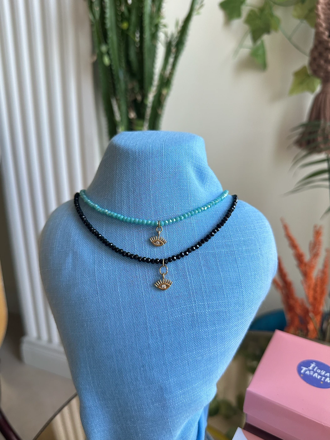 Göz Detay Kristal Kolye