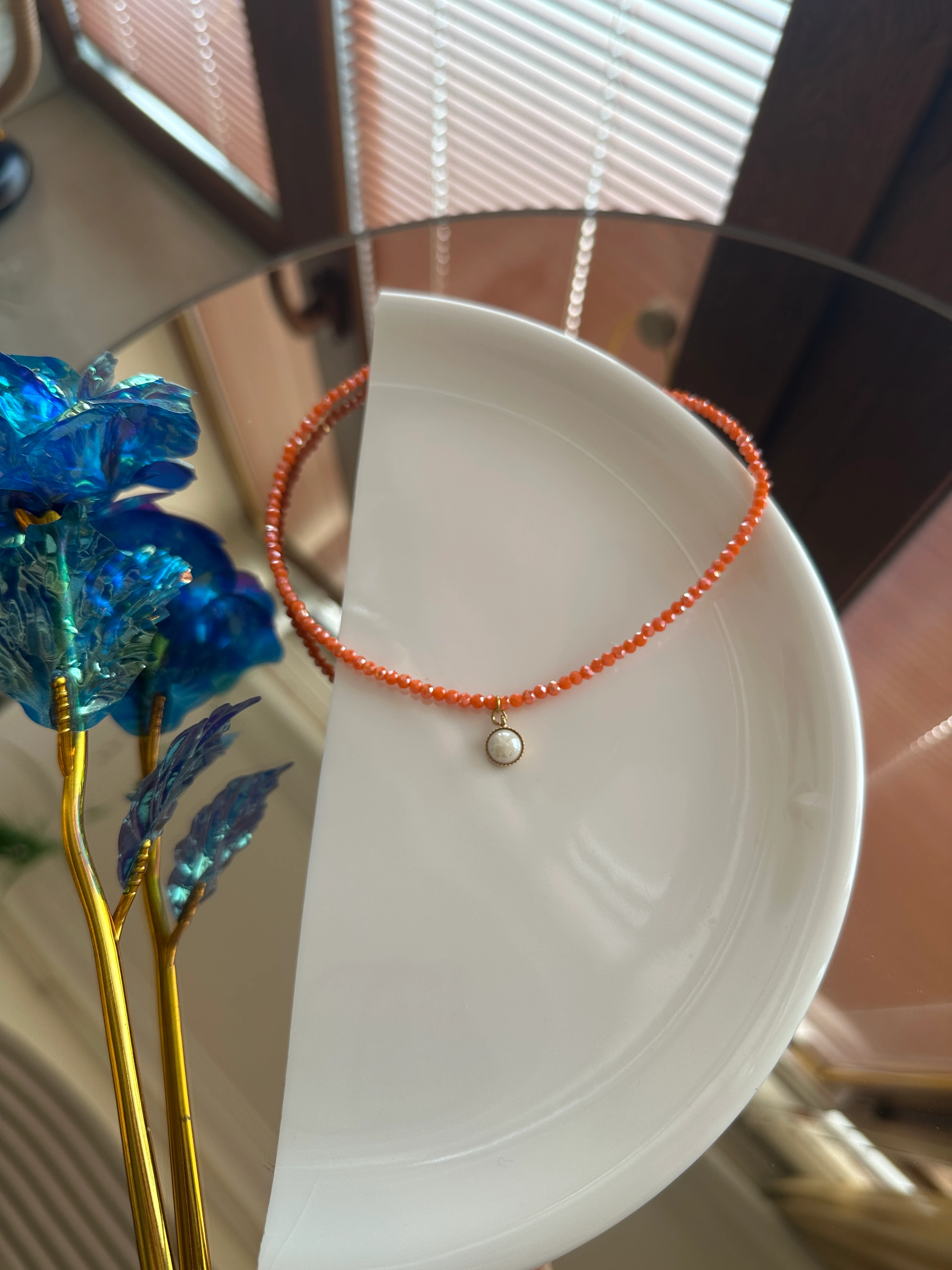 Renkli Taş Detaylı Kristal Boncuk Kolye – El Yapımı Yaz Serisi