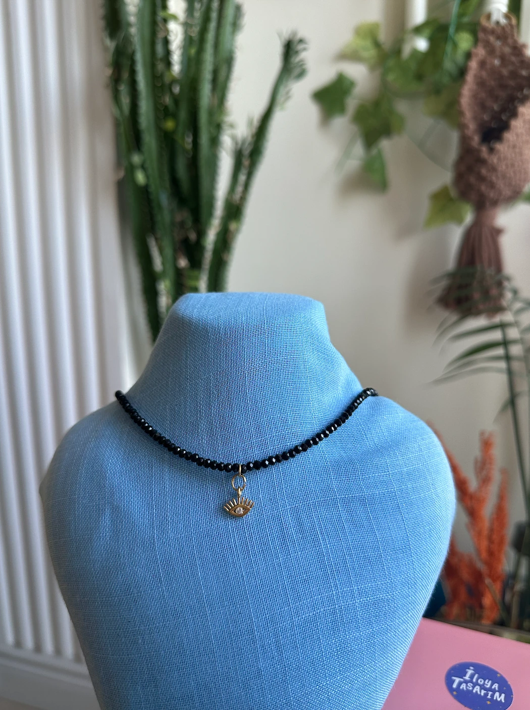 Göz Detay Kristal Kolye