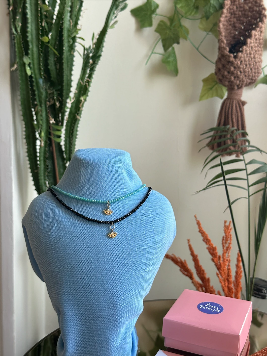 Göz Detay Kristal Kolye