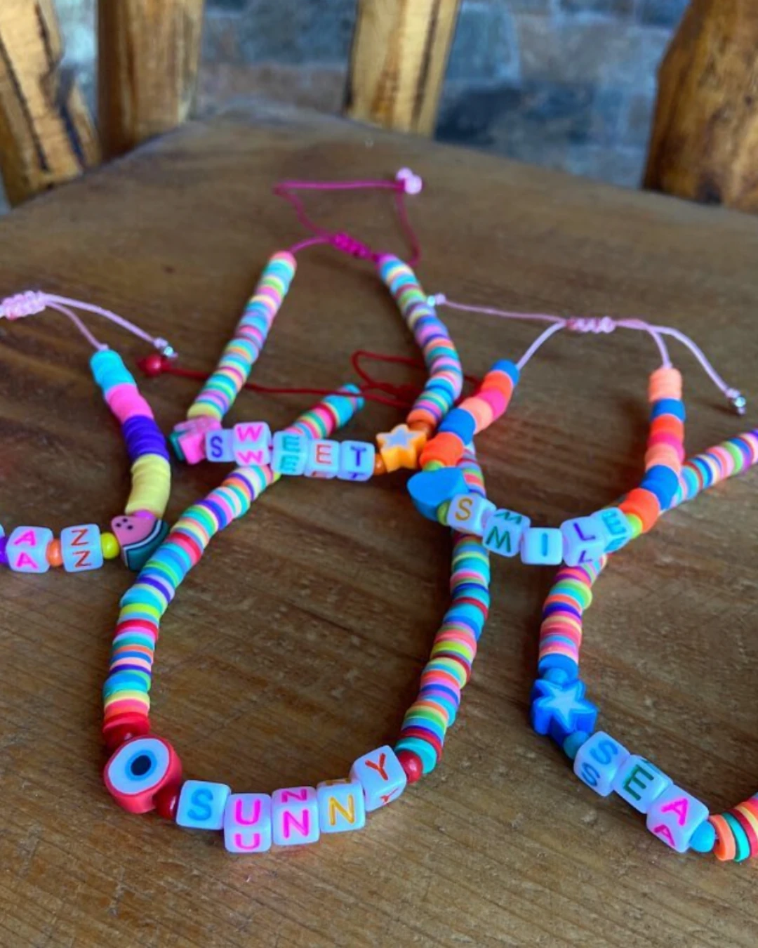 İsimli Fimo Bileklik - Kare Boncuk