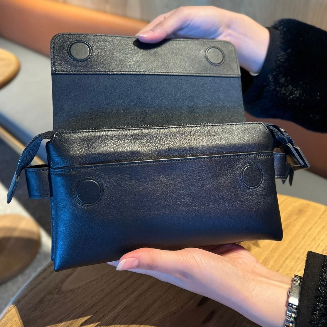 Hakiki Deri Unisex El Çantası – Bilek Tutma Kayışı, İsim Yazılı, Kişiye Özel | Boliva 9874