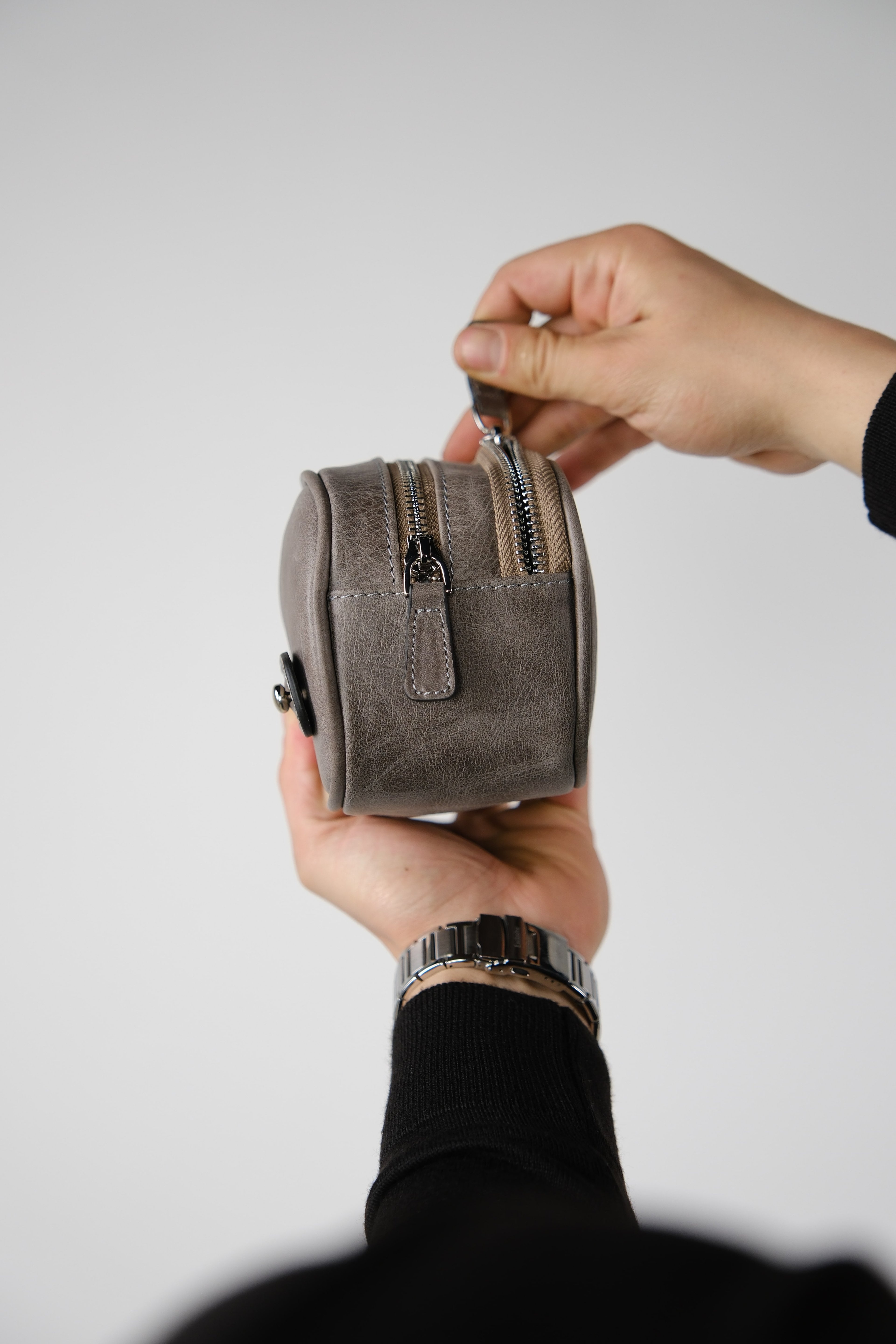Hakiki Deri Unisex El Çantası – Fermuarlı, Parmak Askılı, Kişiye Özel | Naina 1134