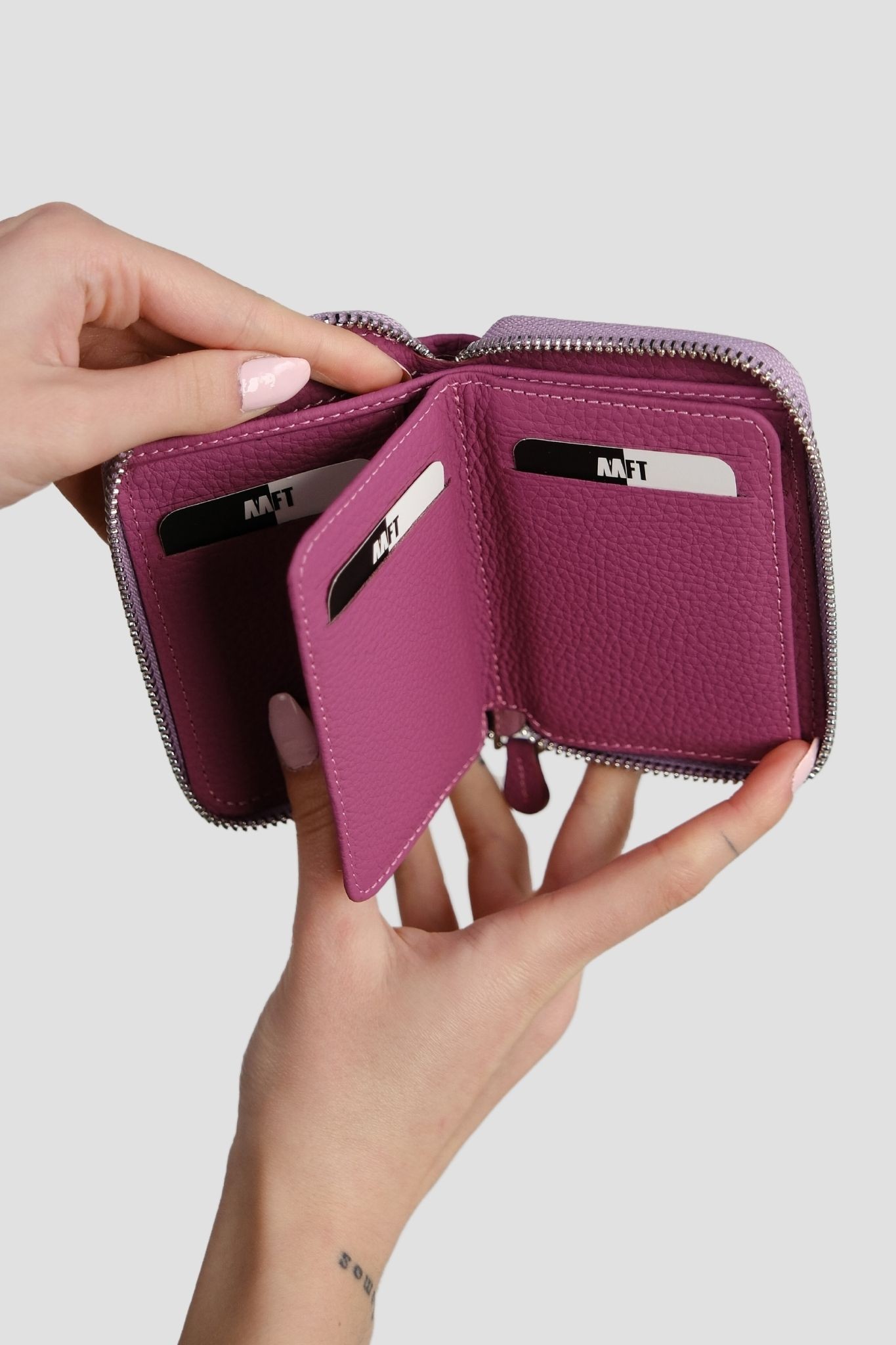 Hakiki Deri Unisex Fermuarlı Cüzdan – Yaprak Bölmeli, İsim Yazılı, Kişiye Özel | Lotus 1616