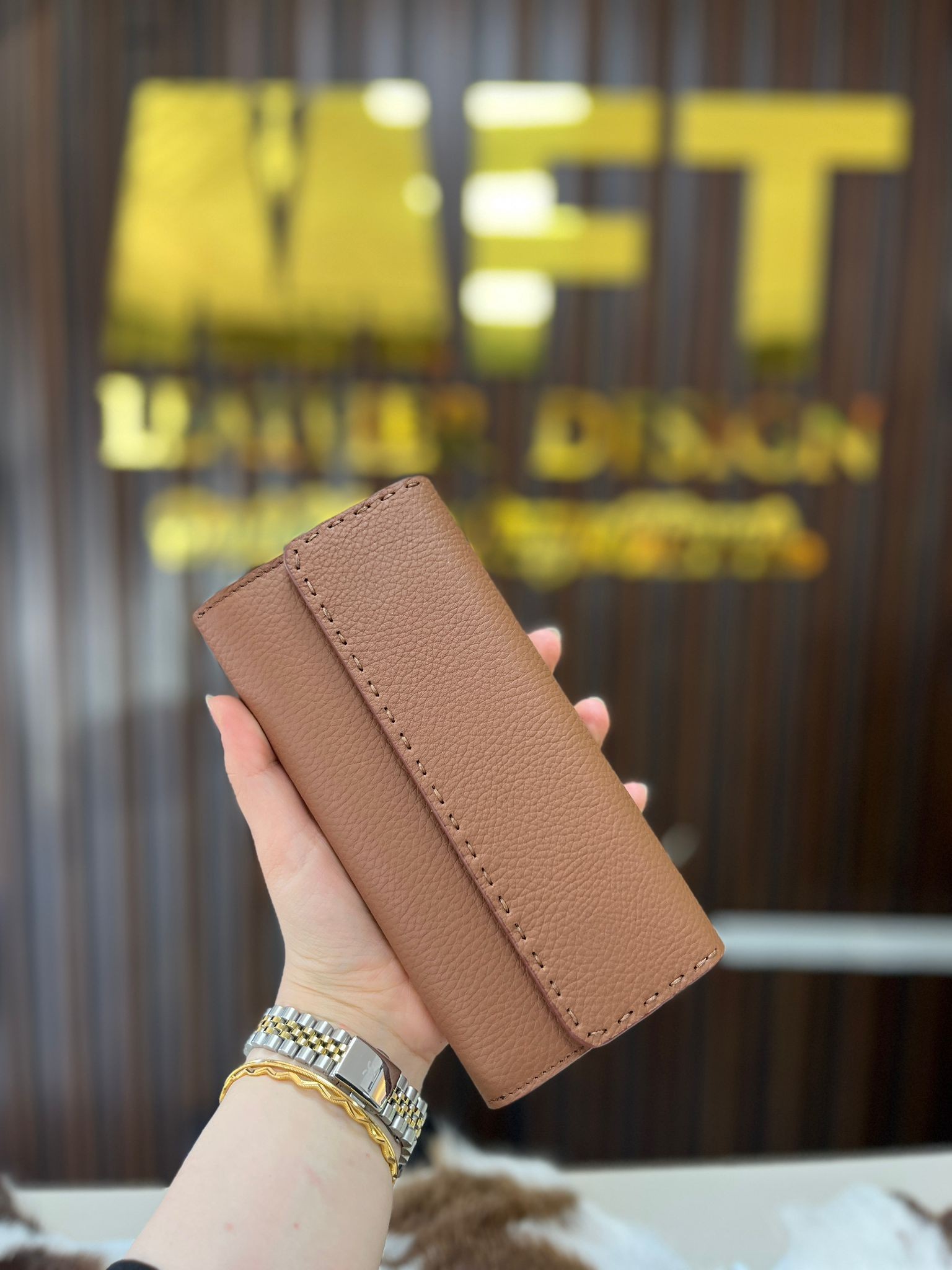 Hakiki Deri El Portföyü Cüzdan – Telefon Bölmeli, Mıknatıslı Kapaklı, Kişiye Özel | Hilton 8926 - Flother Mat Fındık