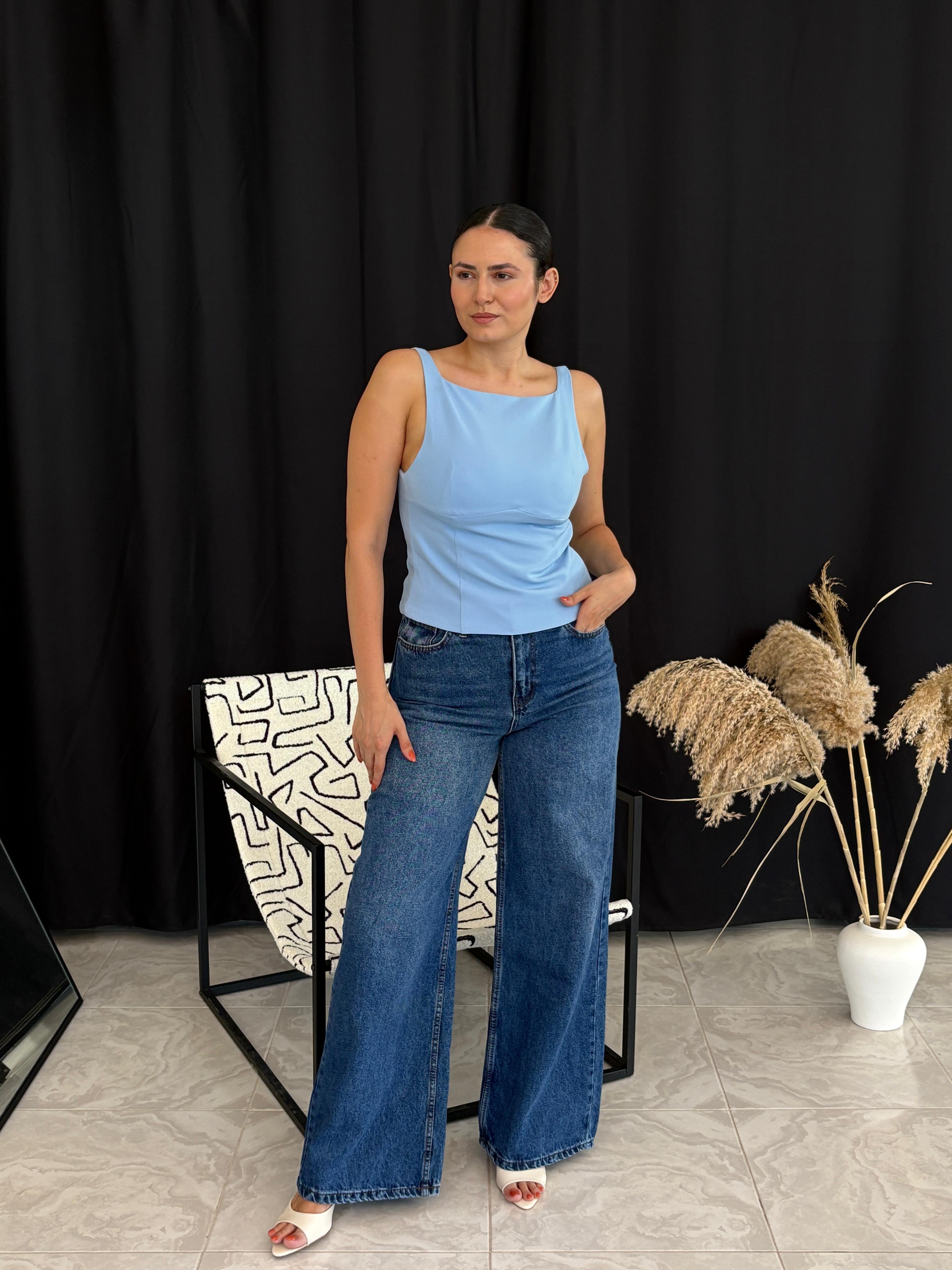 Sırtı Kurdele Detaylı Bluz 