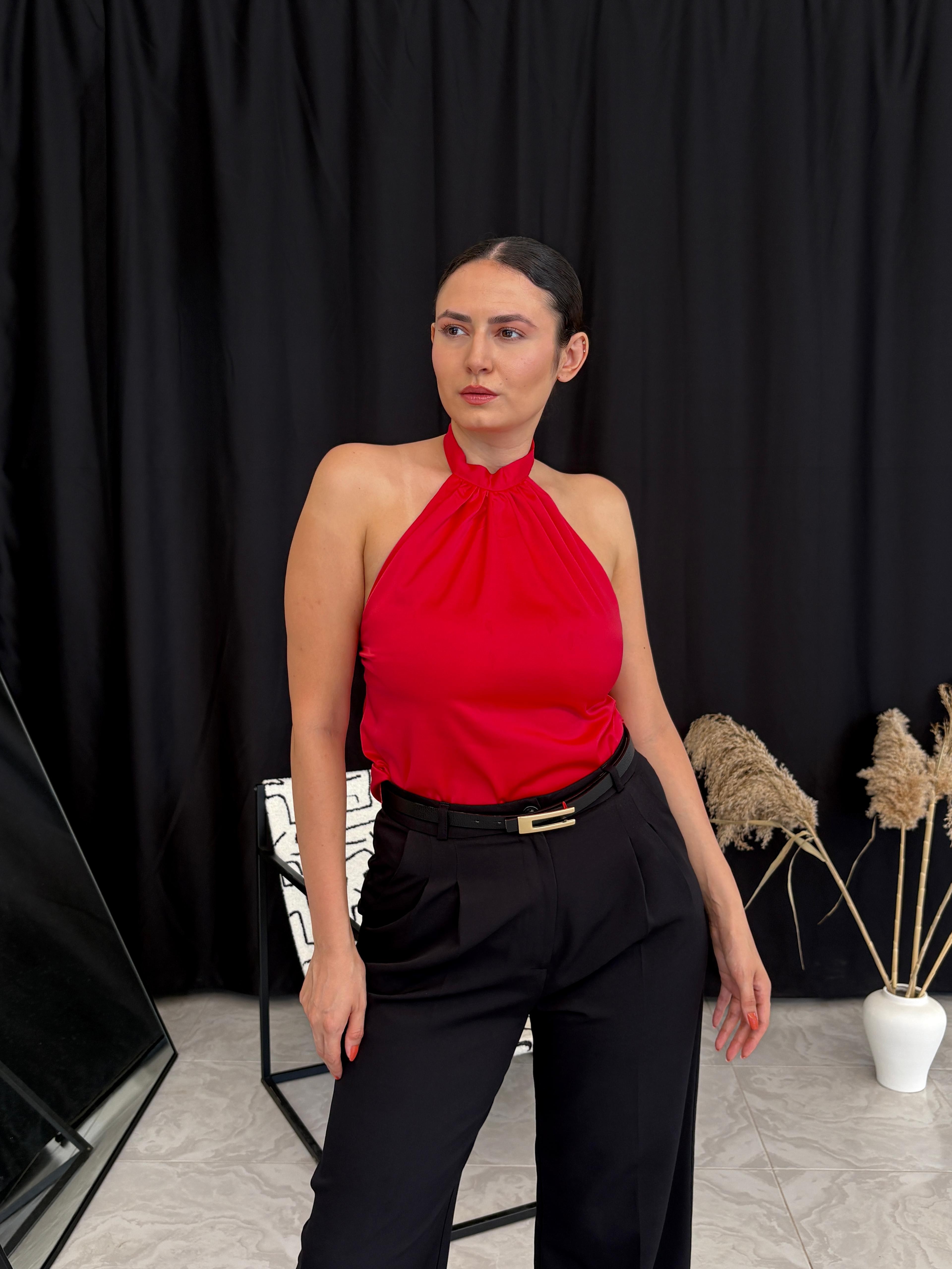 Halter Yaka Sırt Dekolteli Saten Bluz