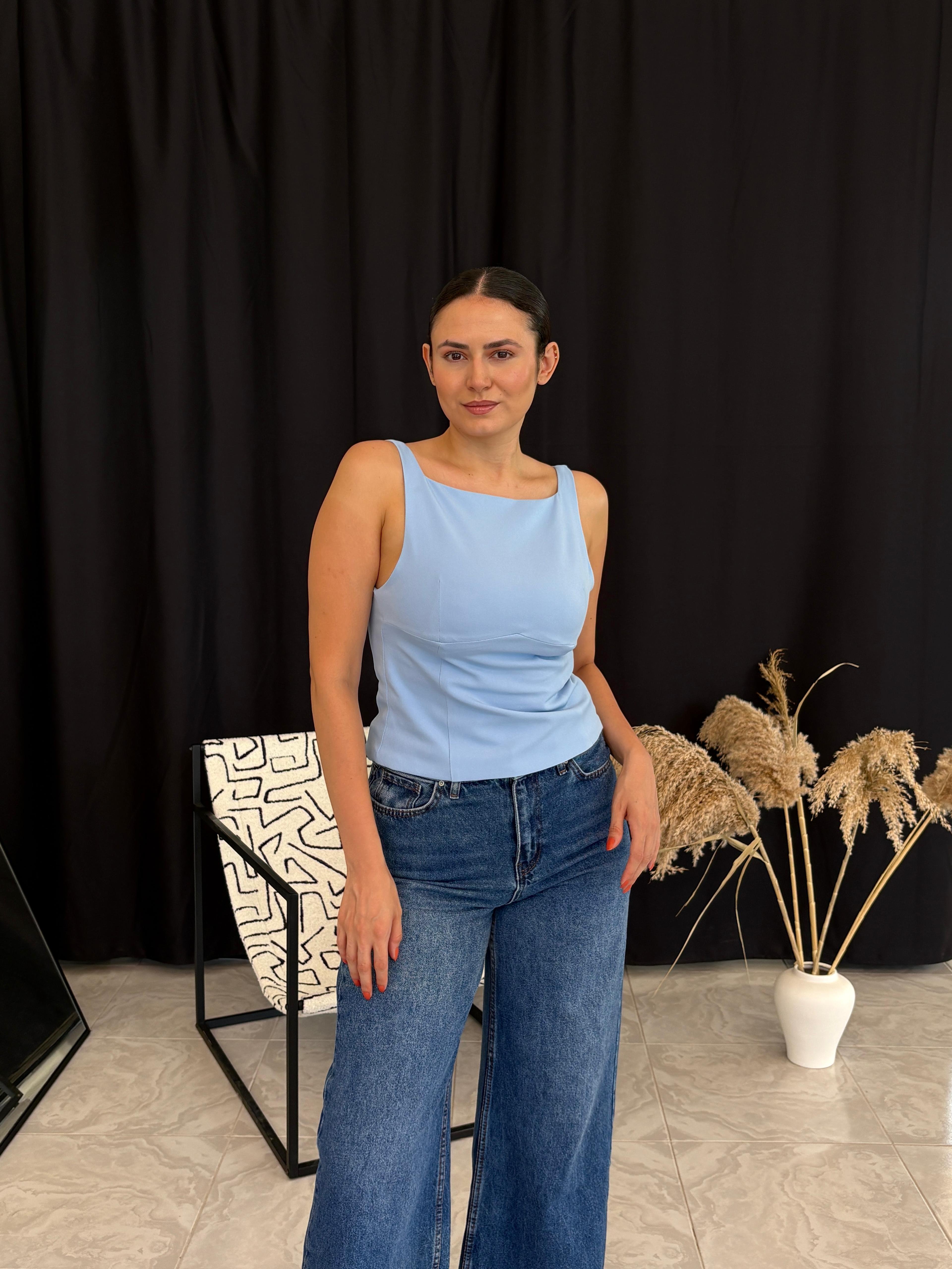 Sırtı Kurdele Detaylı Bluz 