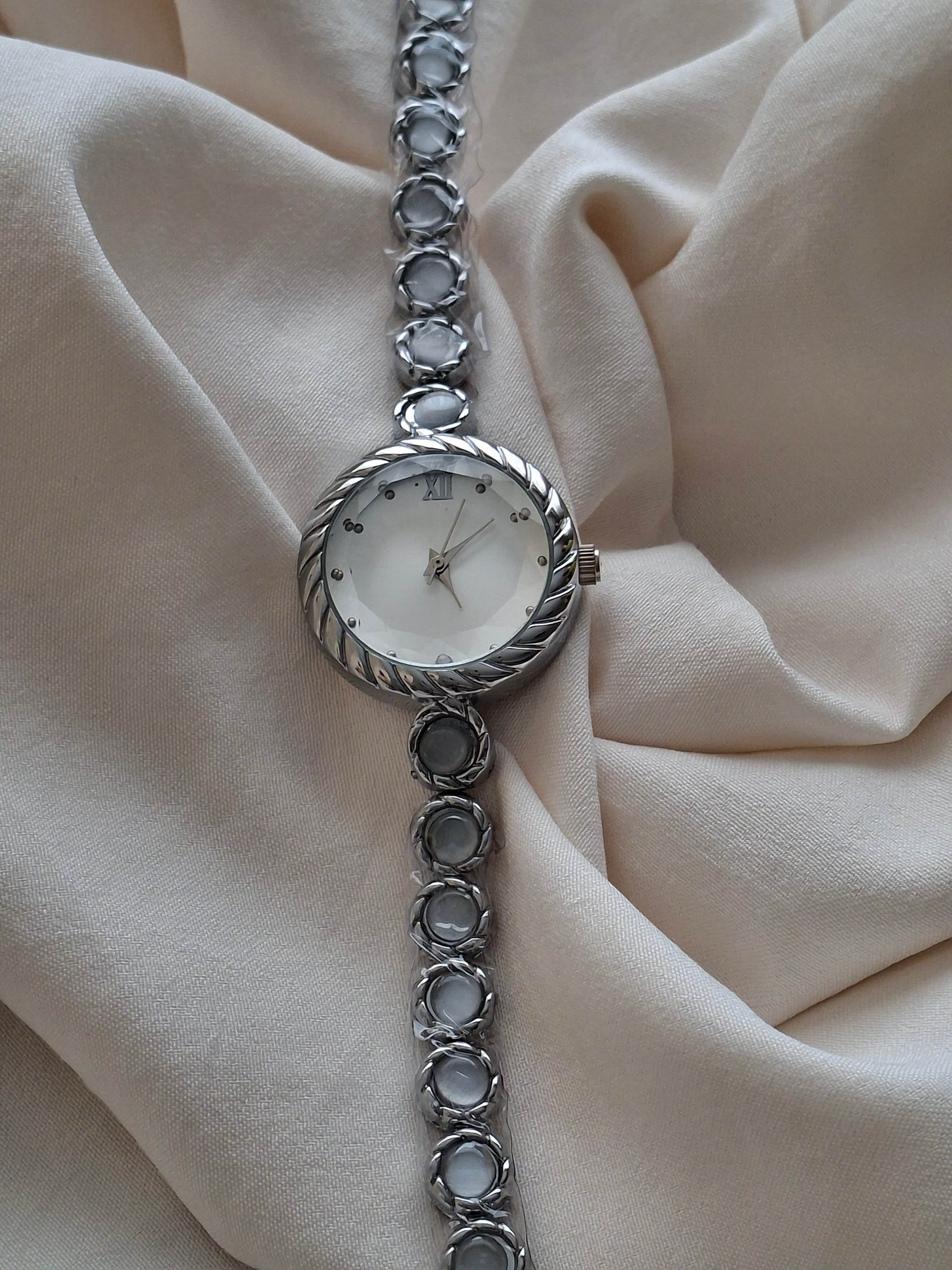Yuvarlak Kadranlı Silver Saat image