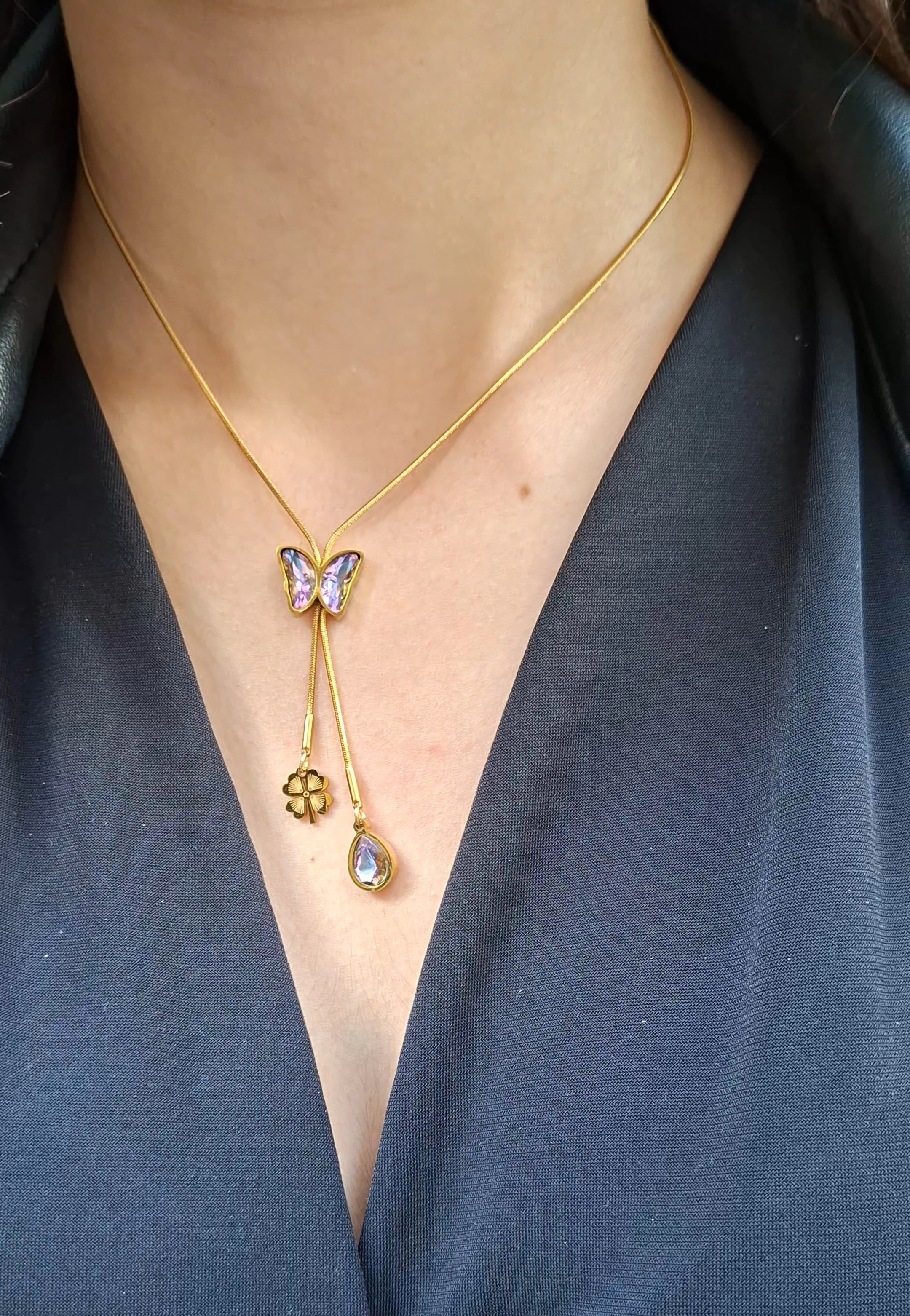 Çok Renkli Kelebek Figürlü Gold Kolye