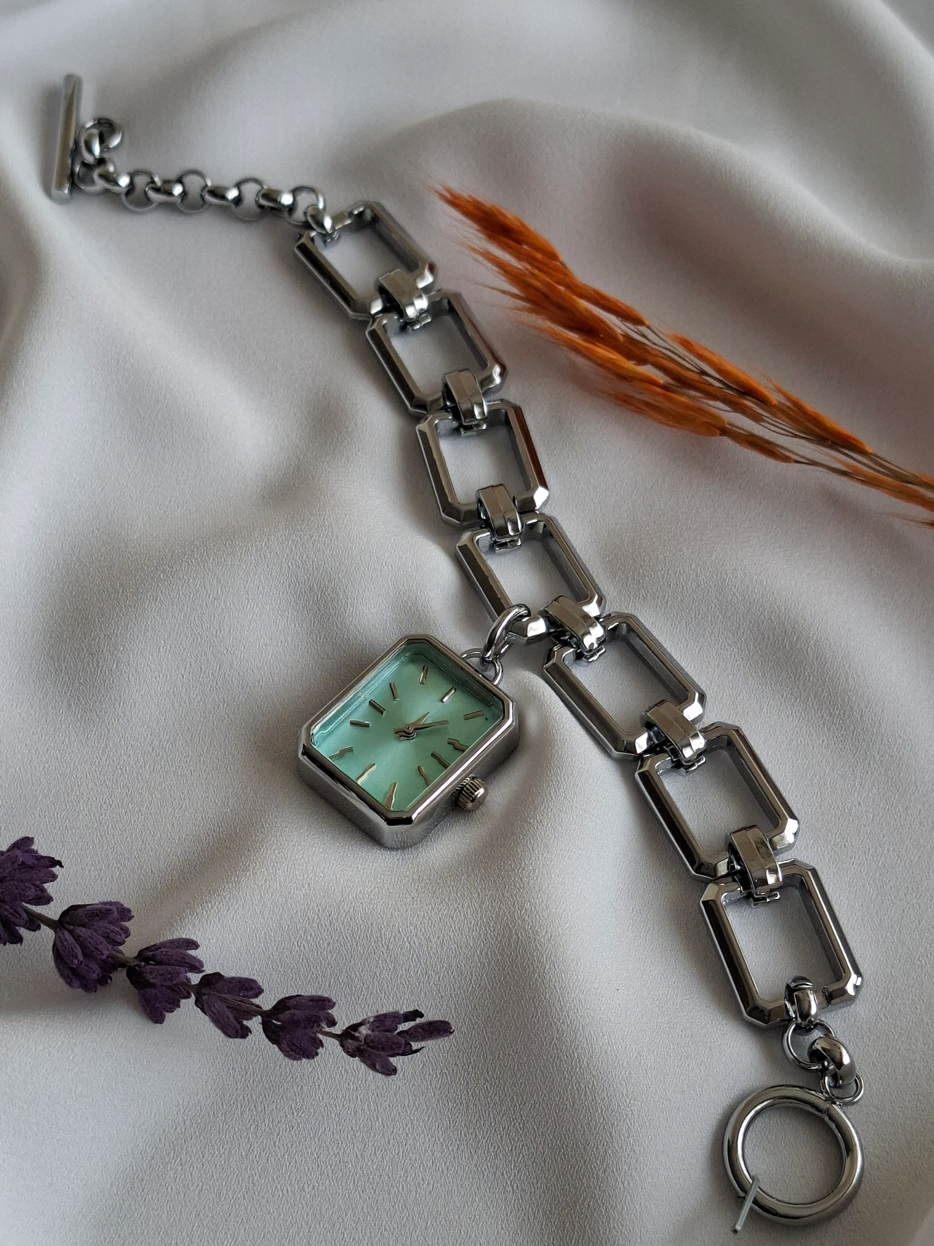 Charmlı Sallantılı Silver Saat image