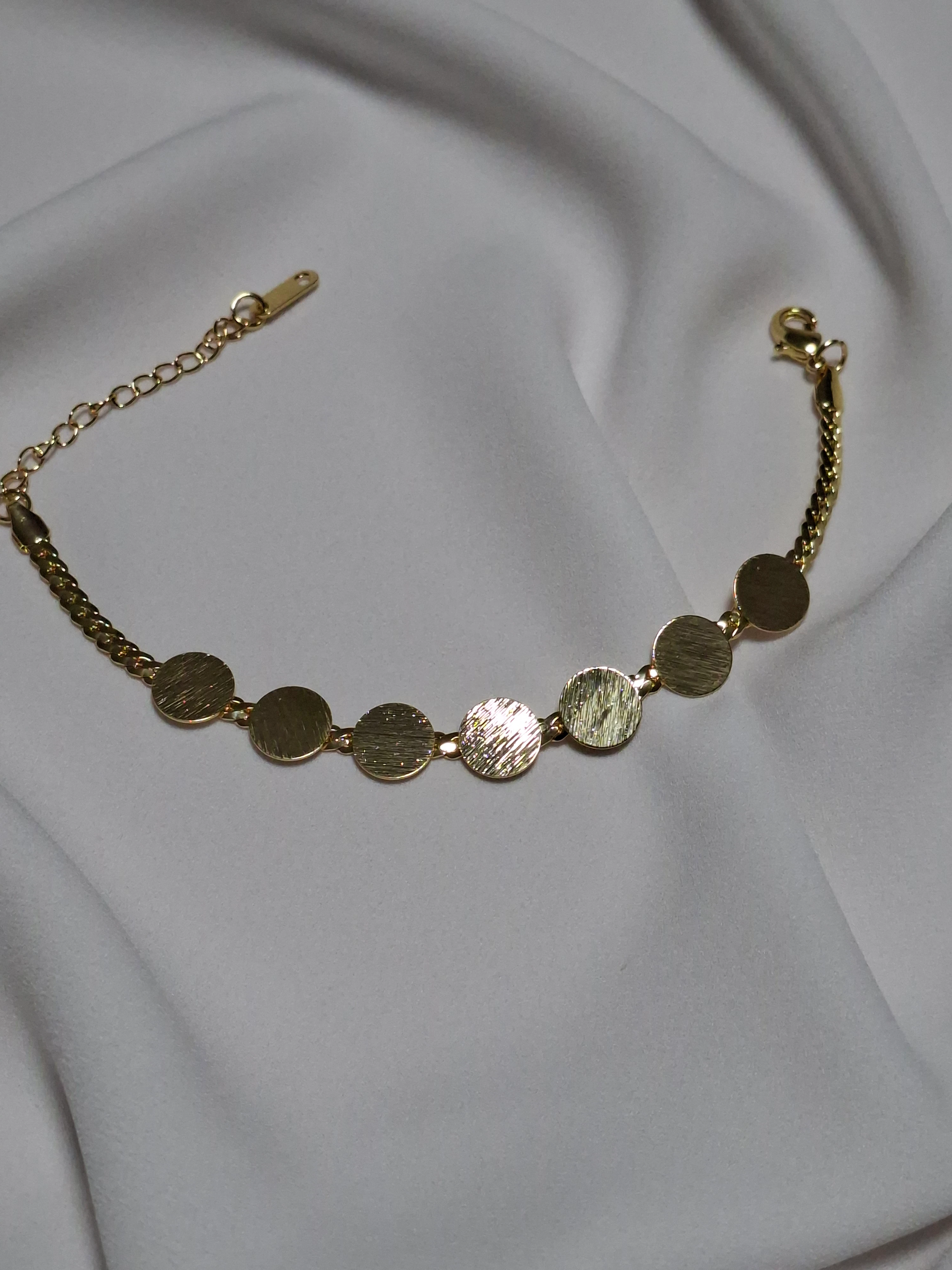 Çelik Daire Plaka Gold Bileklik main variant image