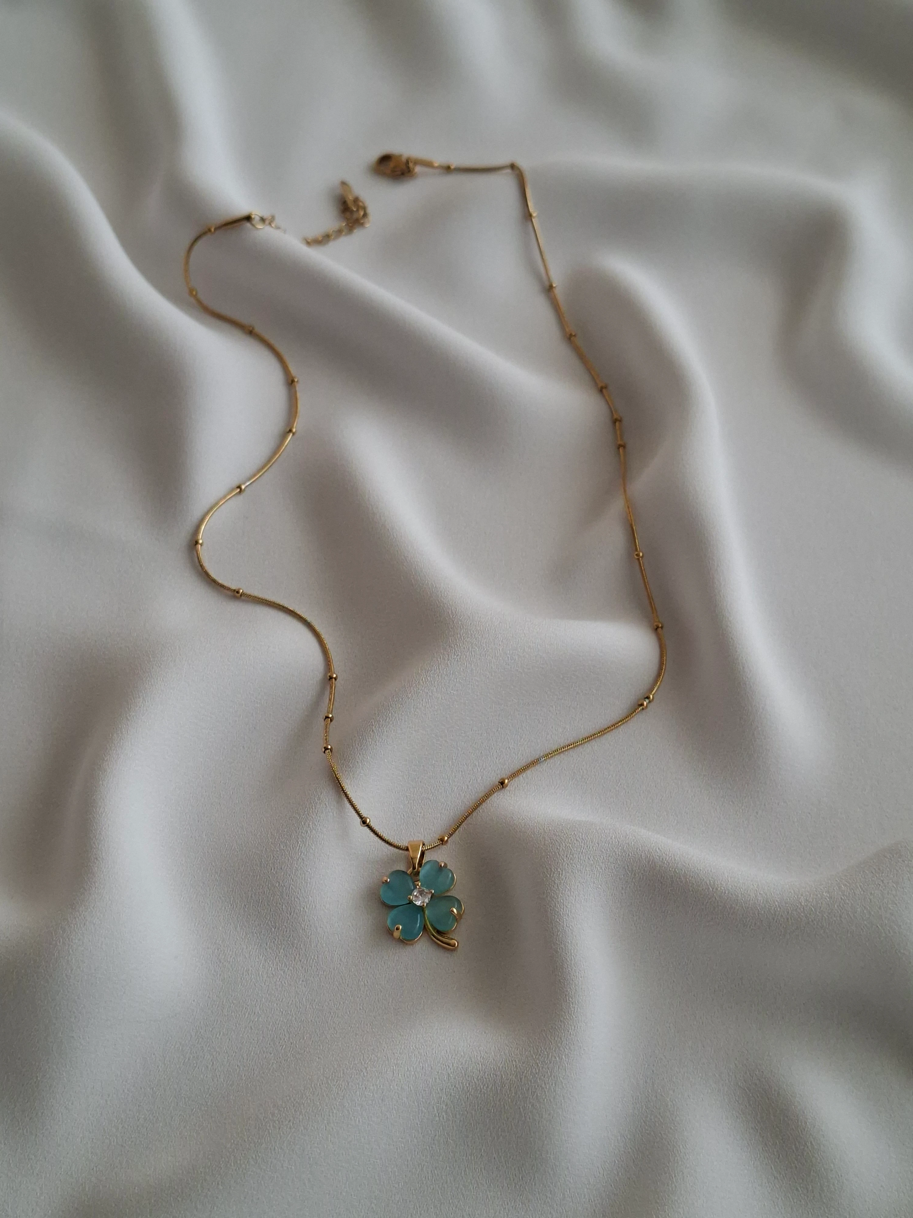 Çelik Dorikalı Yoncalı Gold Kolye image