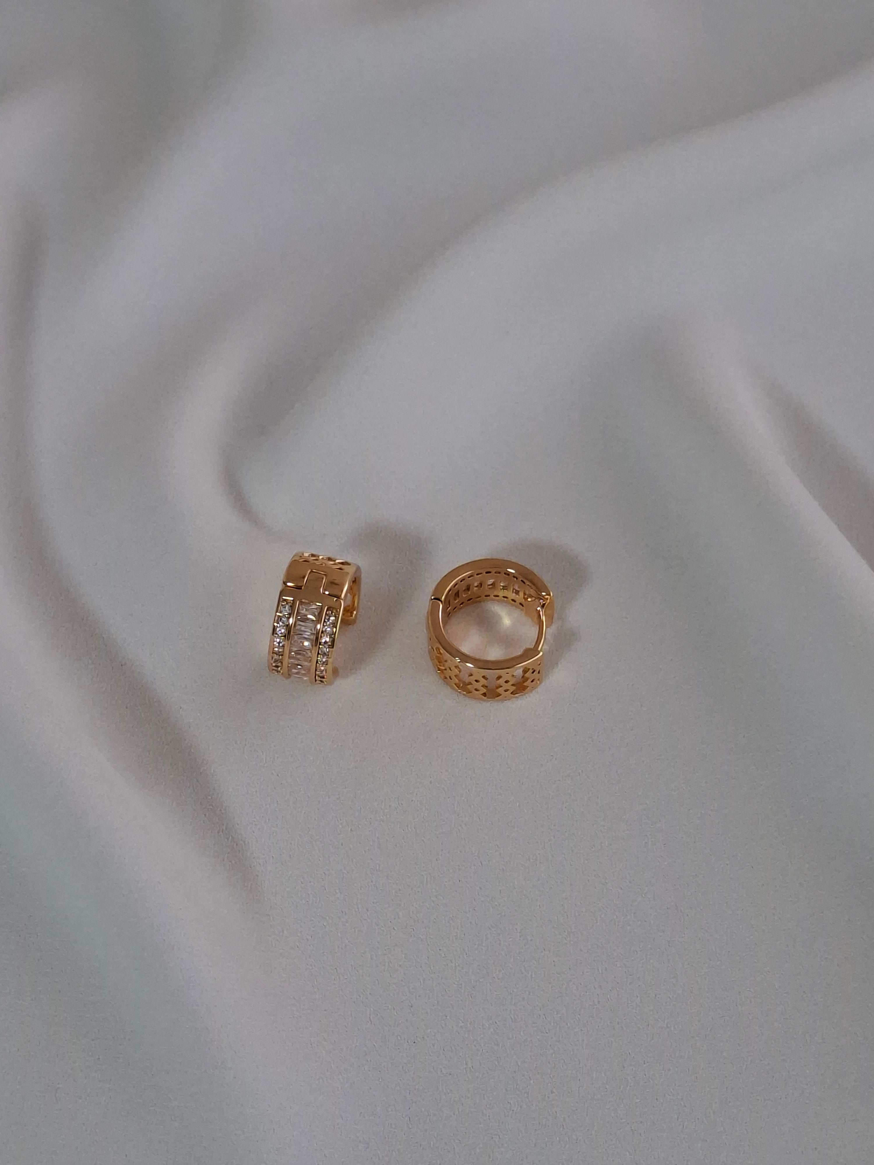 Pirinç Çok Taşlı Gold Küpe image