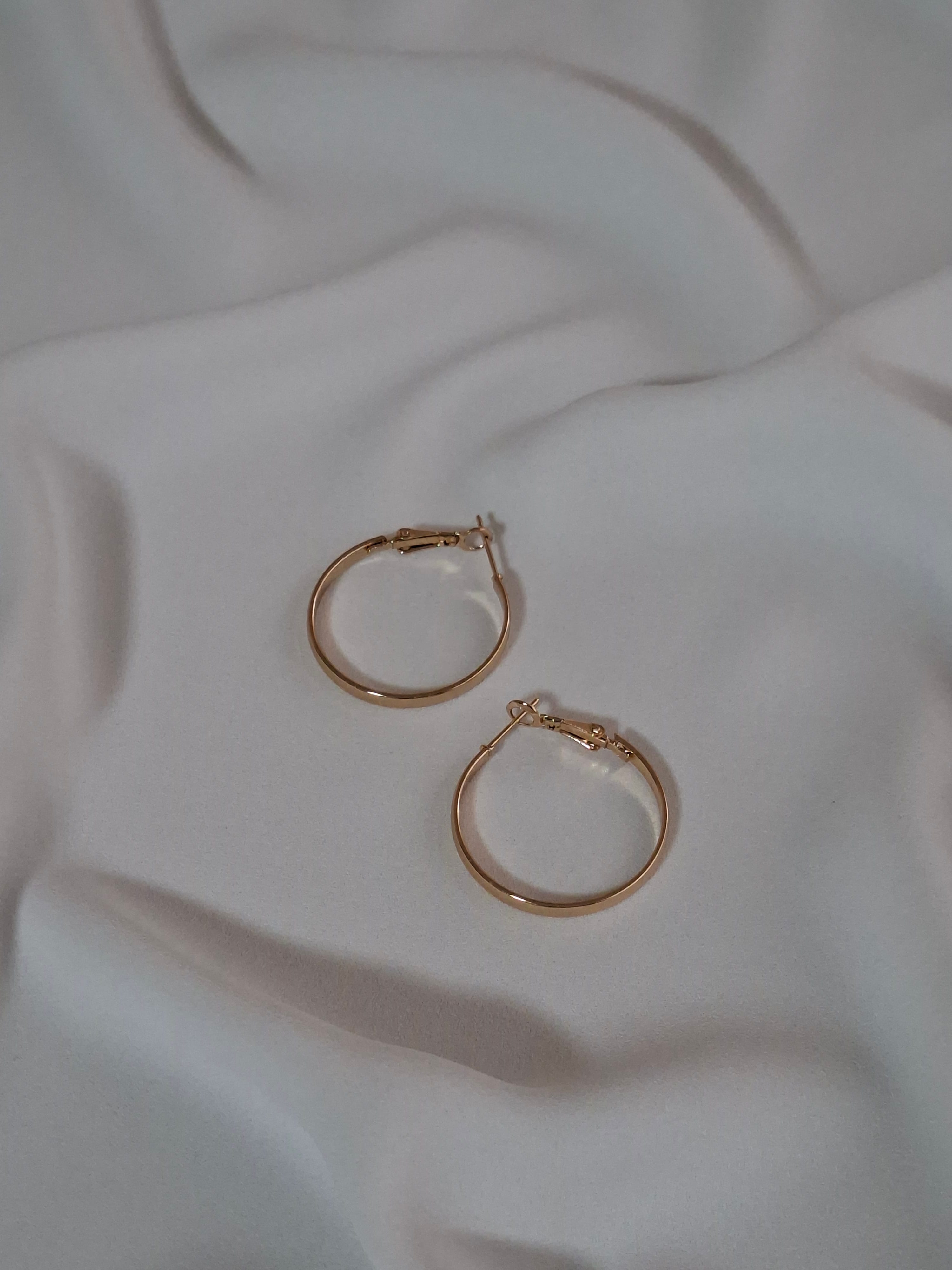 Pirinç Geniş İnce Halka Mini Gold Küpe  image