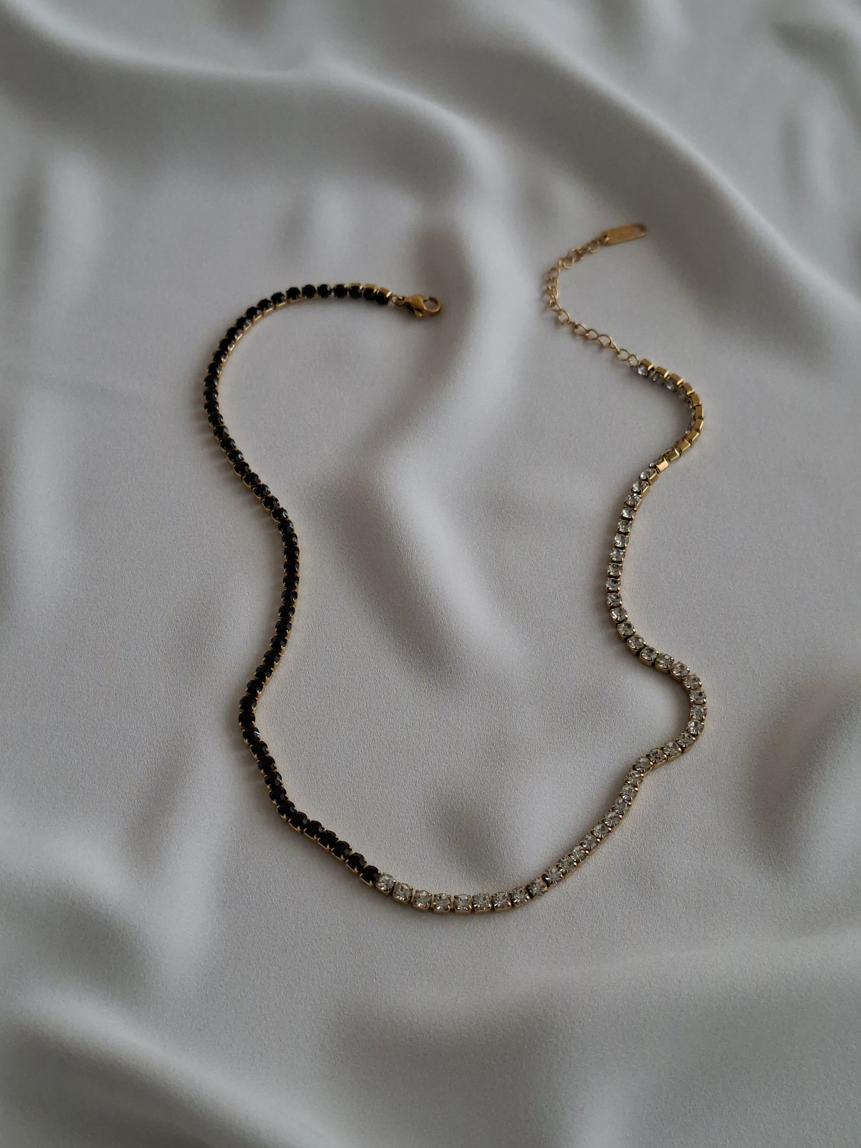 Çelik Siyah Beyaz Taşlı Gold Kolye image