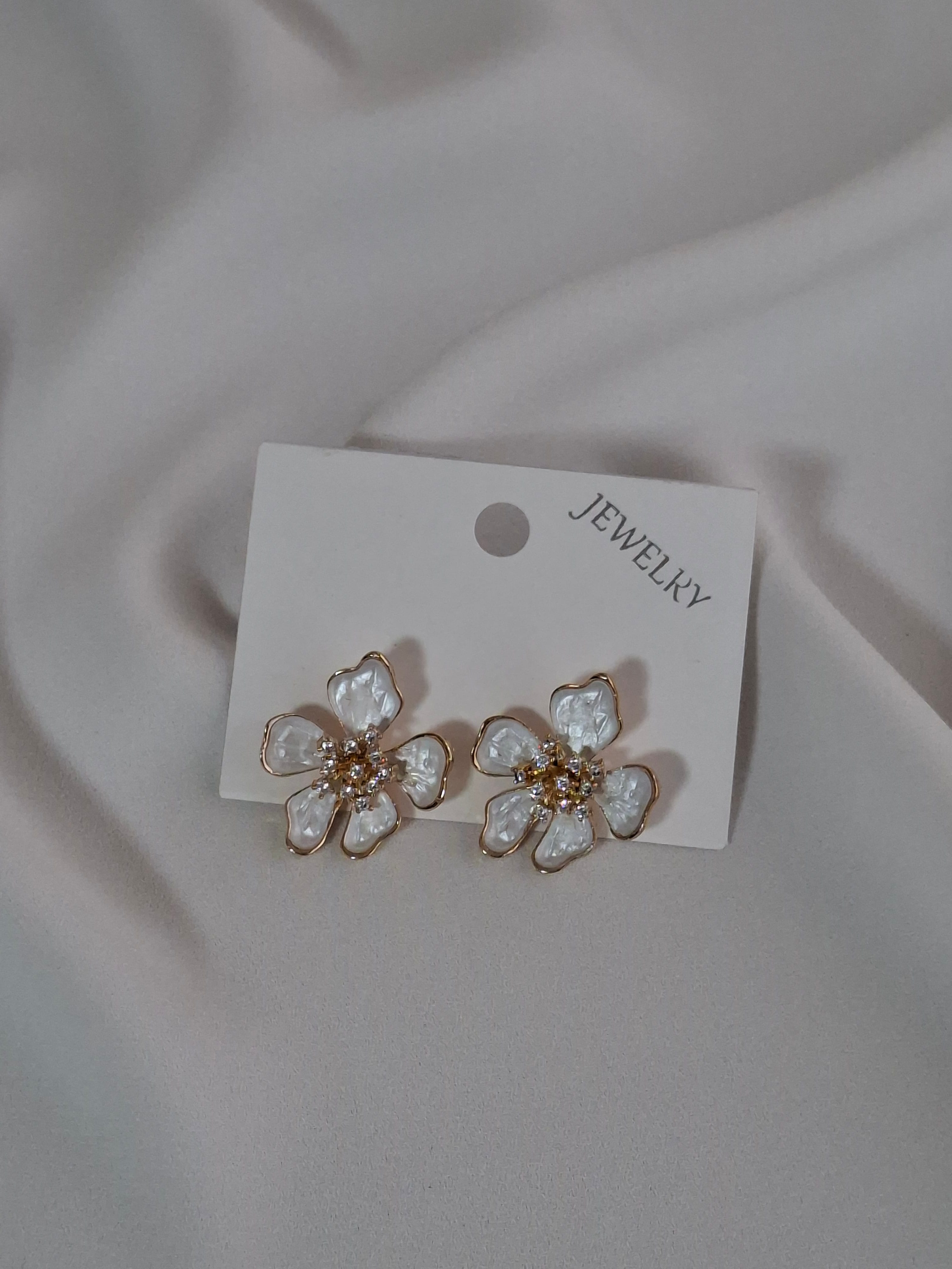 Pirinç Çiçek Gold Küpe image