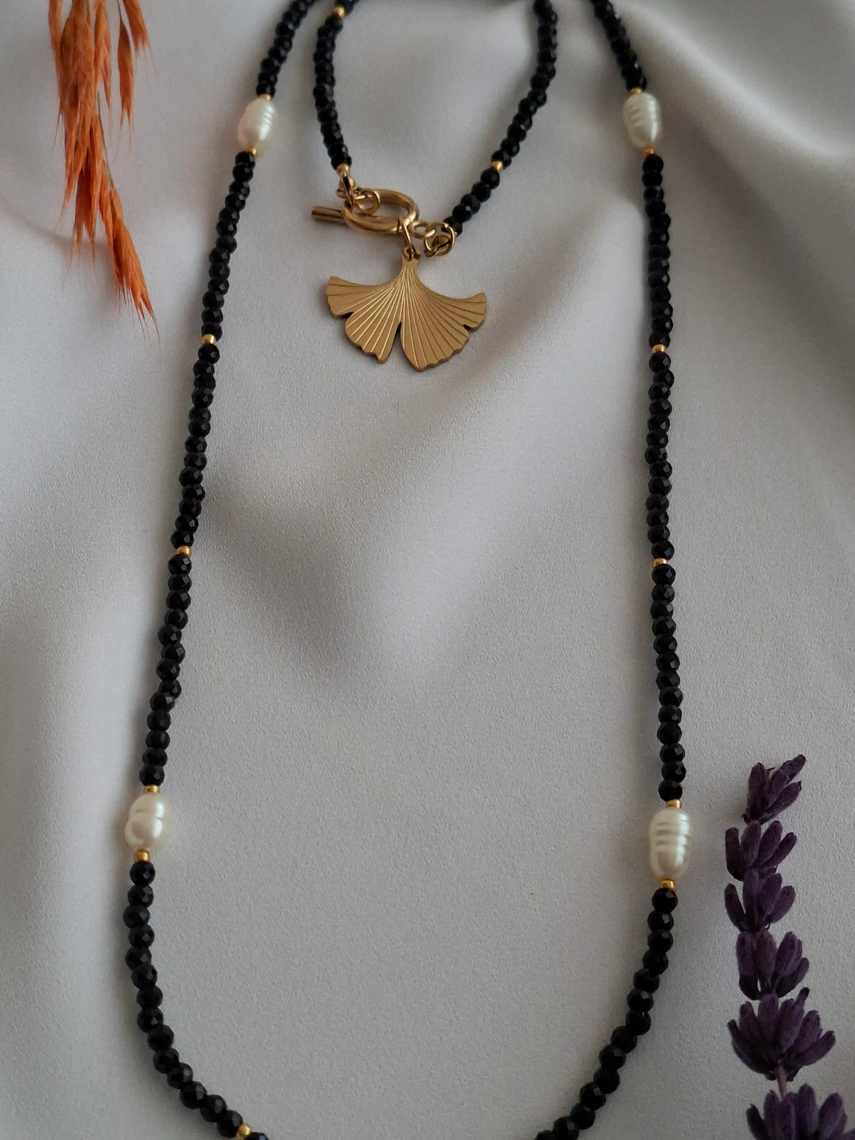 Çelik İncili Siyah Taşlı Melek Kolye image