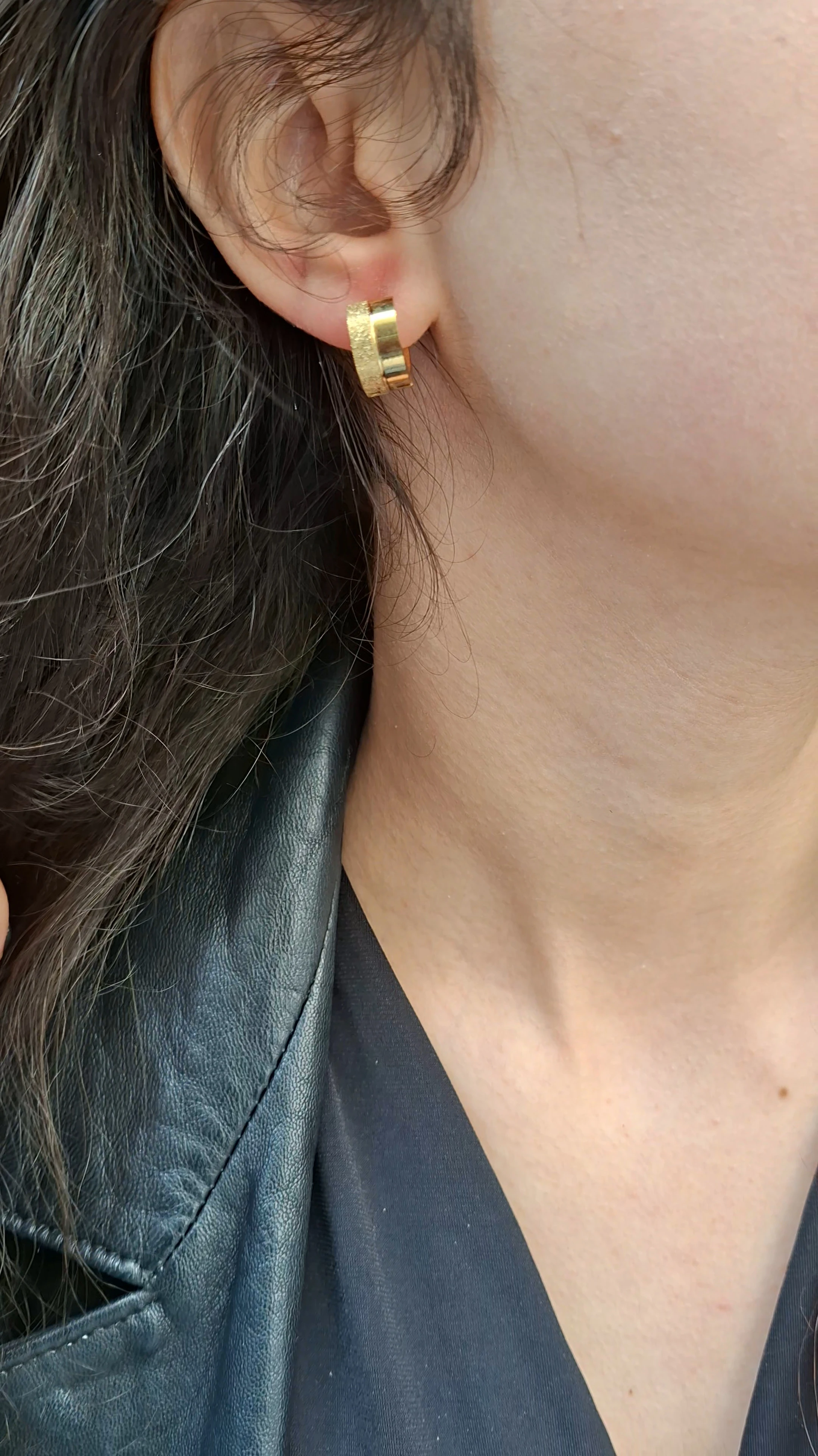 Çelik Simli Yuvarlak Gold Küpe