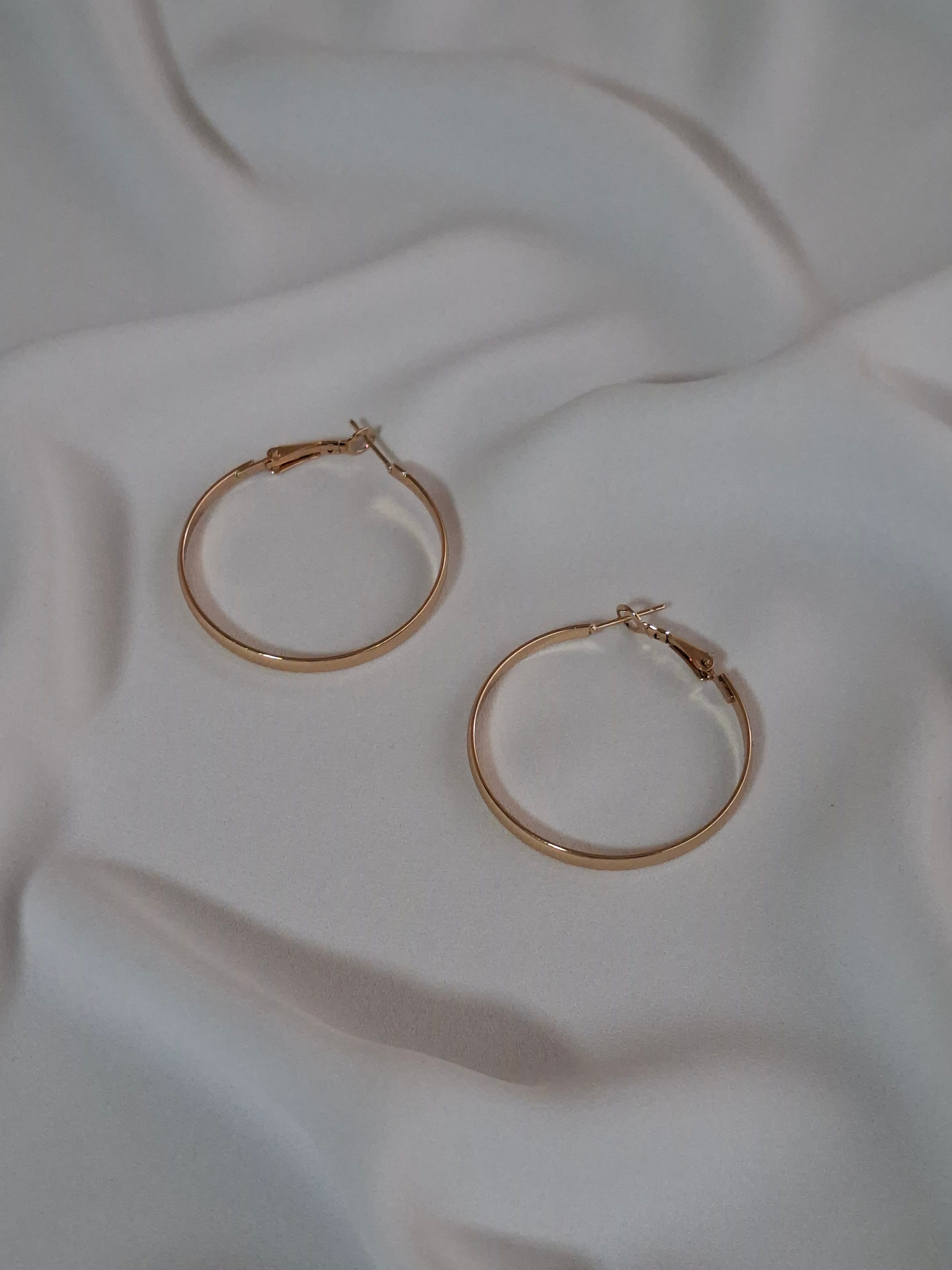 Pirinç Geniş İnce Halka Midi Gold Küpe  image