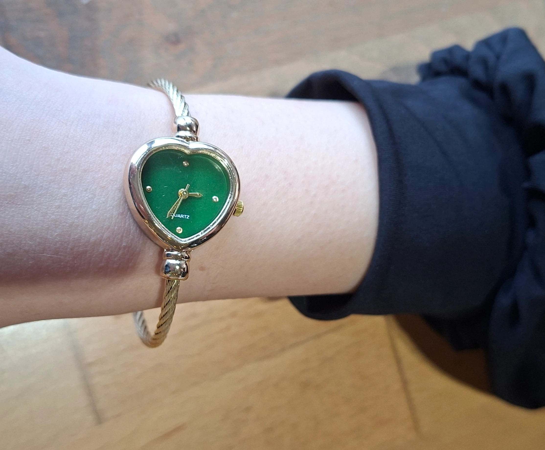 Yeşil Kadranlı Kalpli Gold Saat