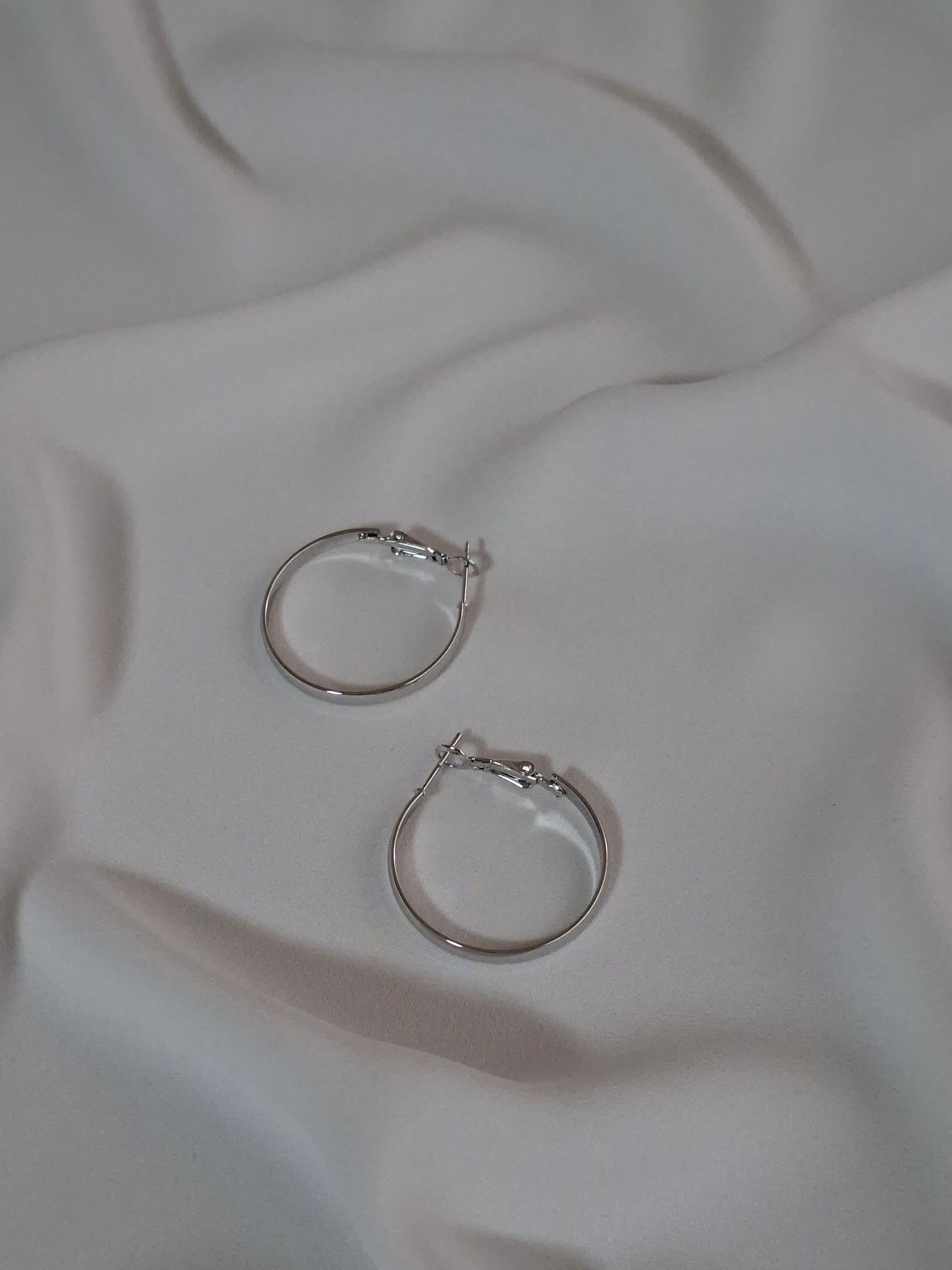Pirinç Geniş İnce Halka Mini Silver Küpe  image