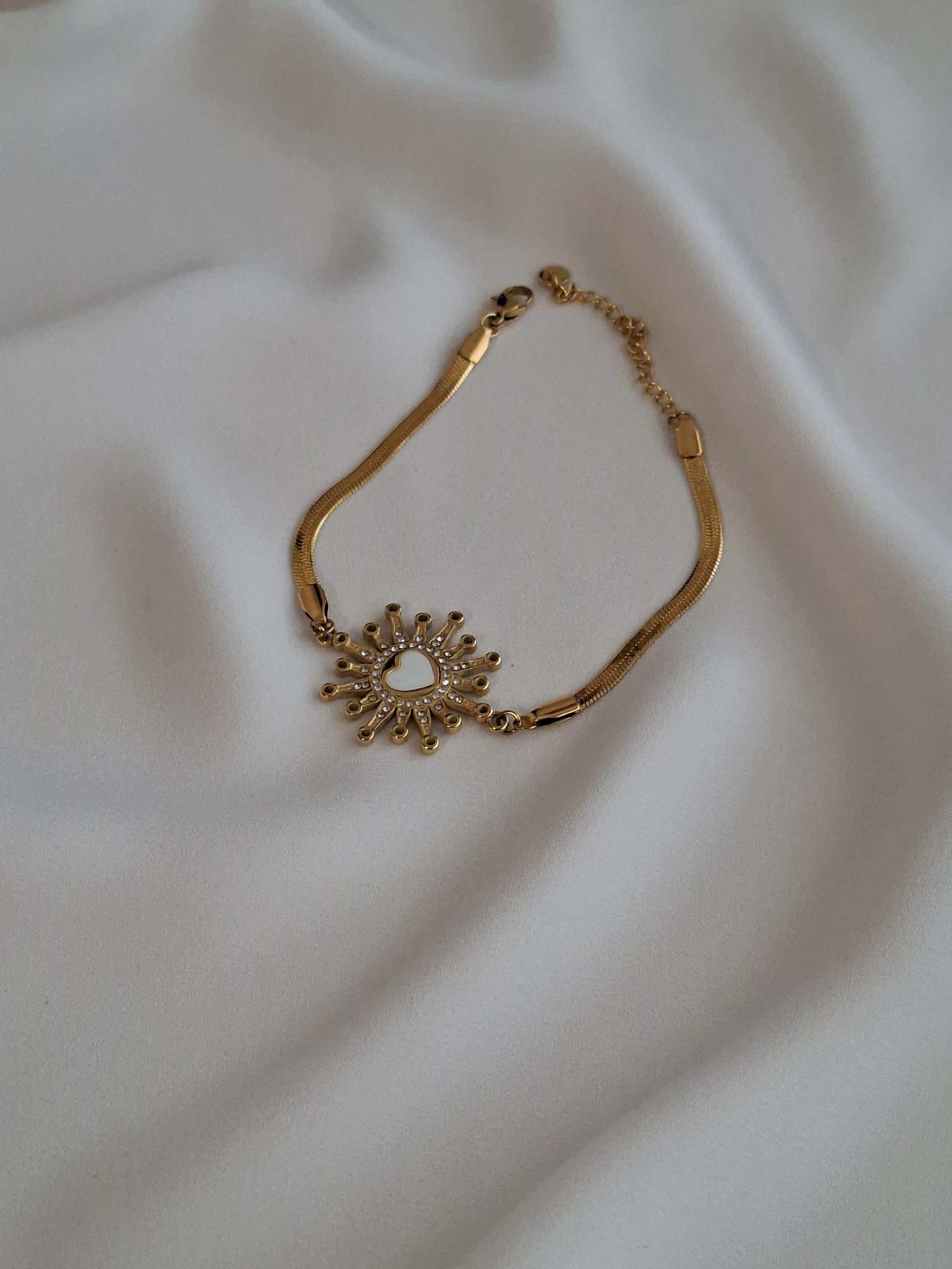 Çelik İtalyan Sedef Kalpli Gold Bileklik image