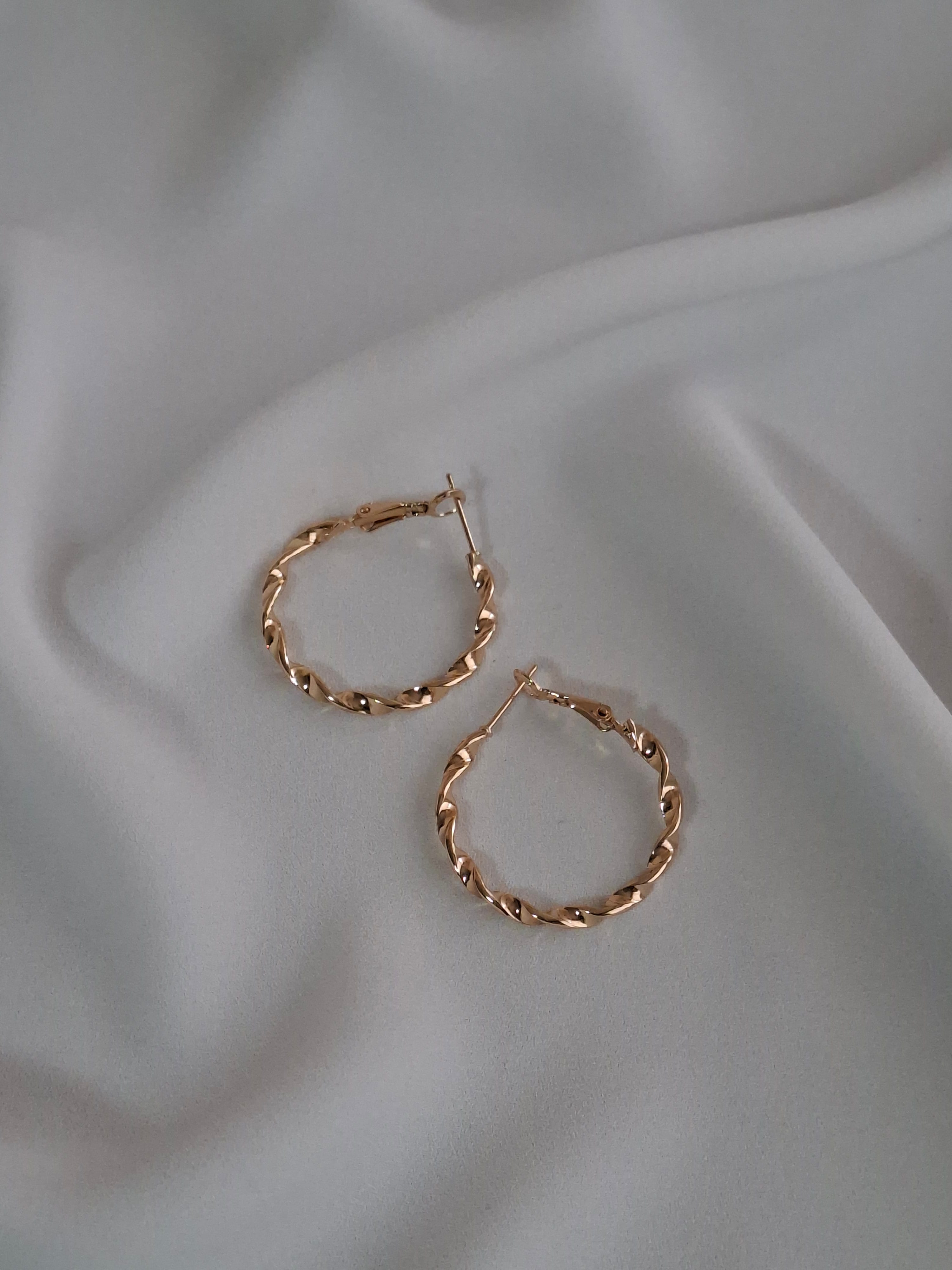 Pirinç Burgu Halka Gold Küpe image