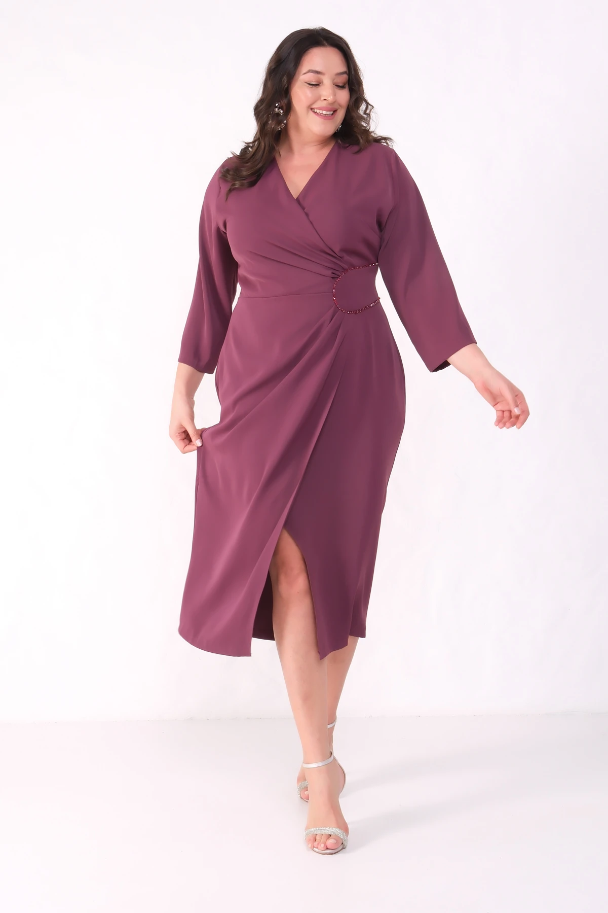 Kadın Kruvaze Yaka Boncuk İşlemeli Büyük Beden Midi Elbise - Mürdüm