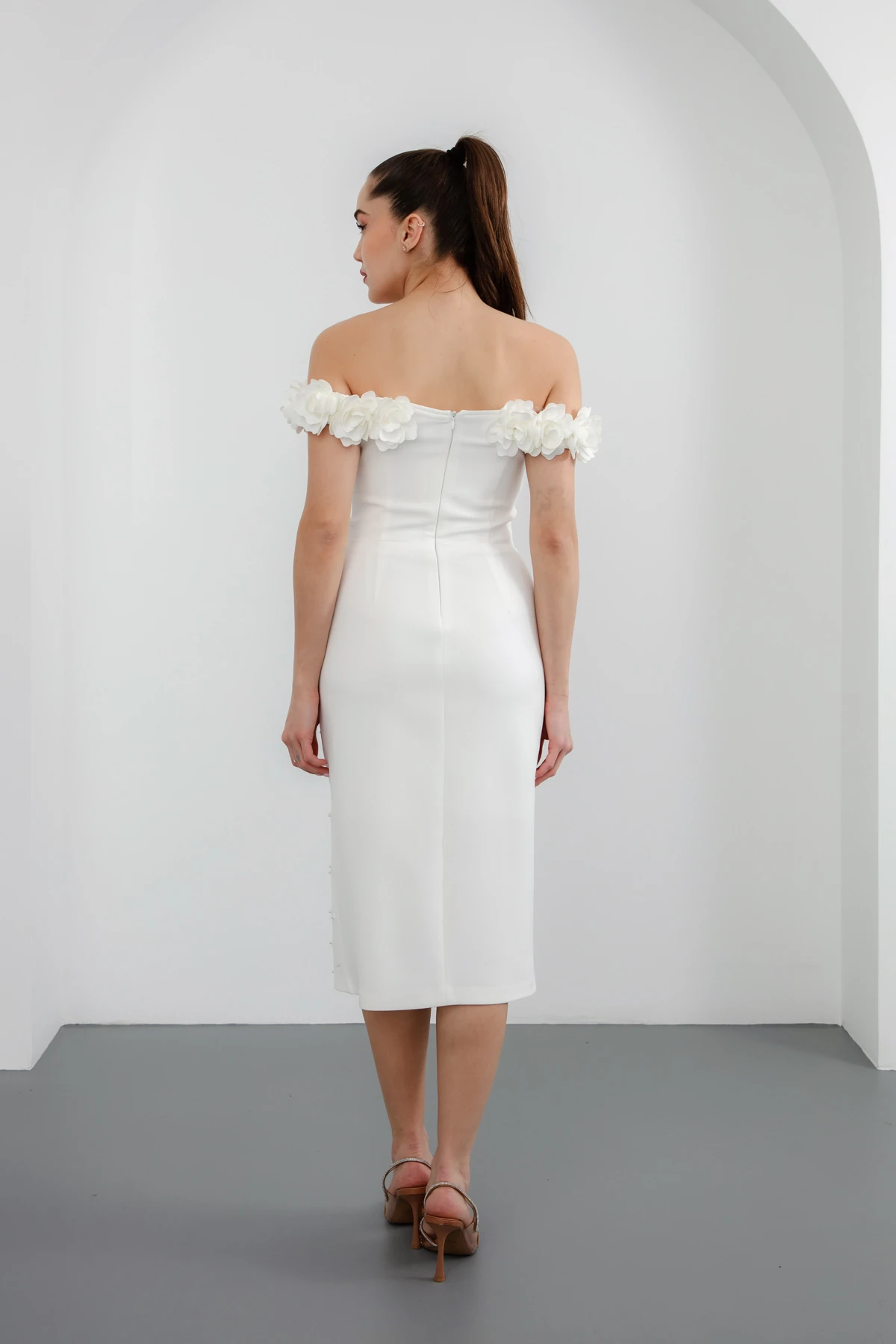 Kadın Yakası Çiçekli İncili Söz Nişan Nikah Abiye Elbise - Beyaz