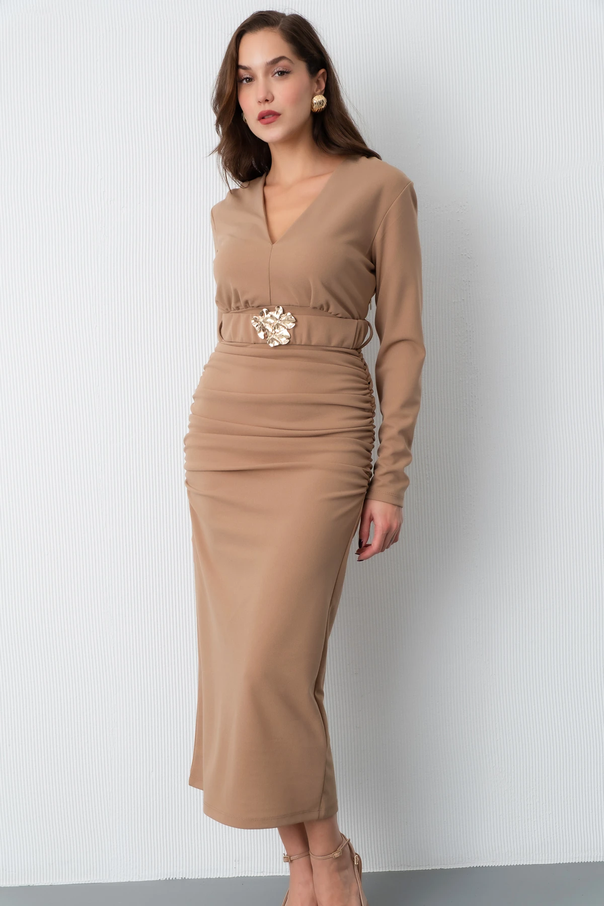 Kadın Kemerli Büzgü Detay Uzun Elbise - Bej
