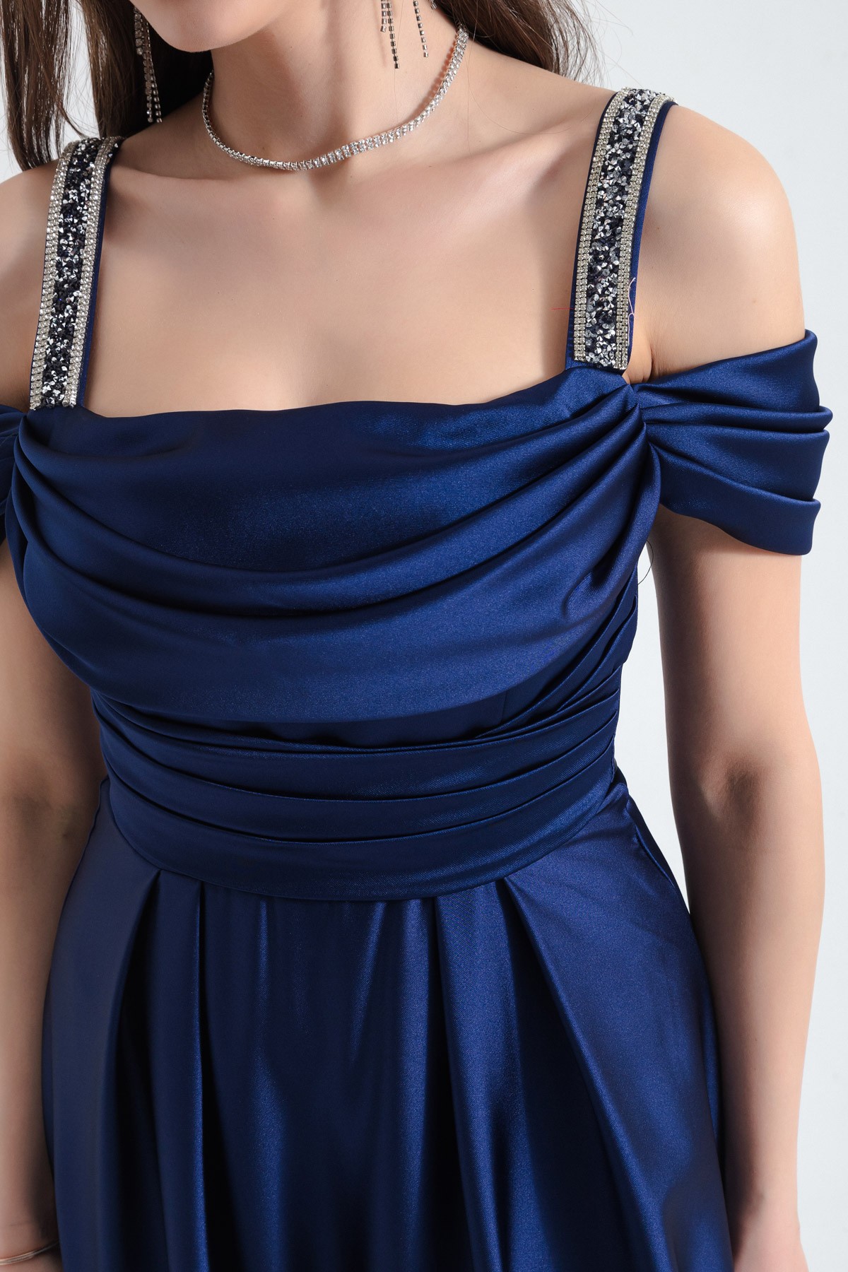 Kadın Taş Askılı Drapeli Uzun Saten Abiye Elbise - Lacivert