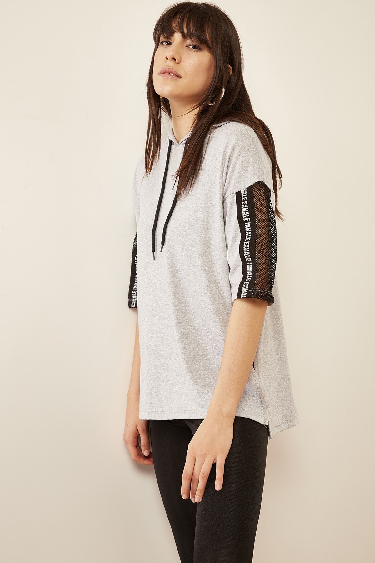 Kadın Kolları File Detaylı Kapüşonlu T-Shirt