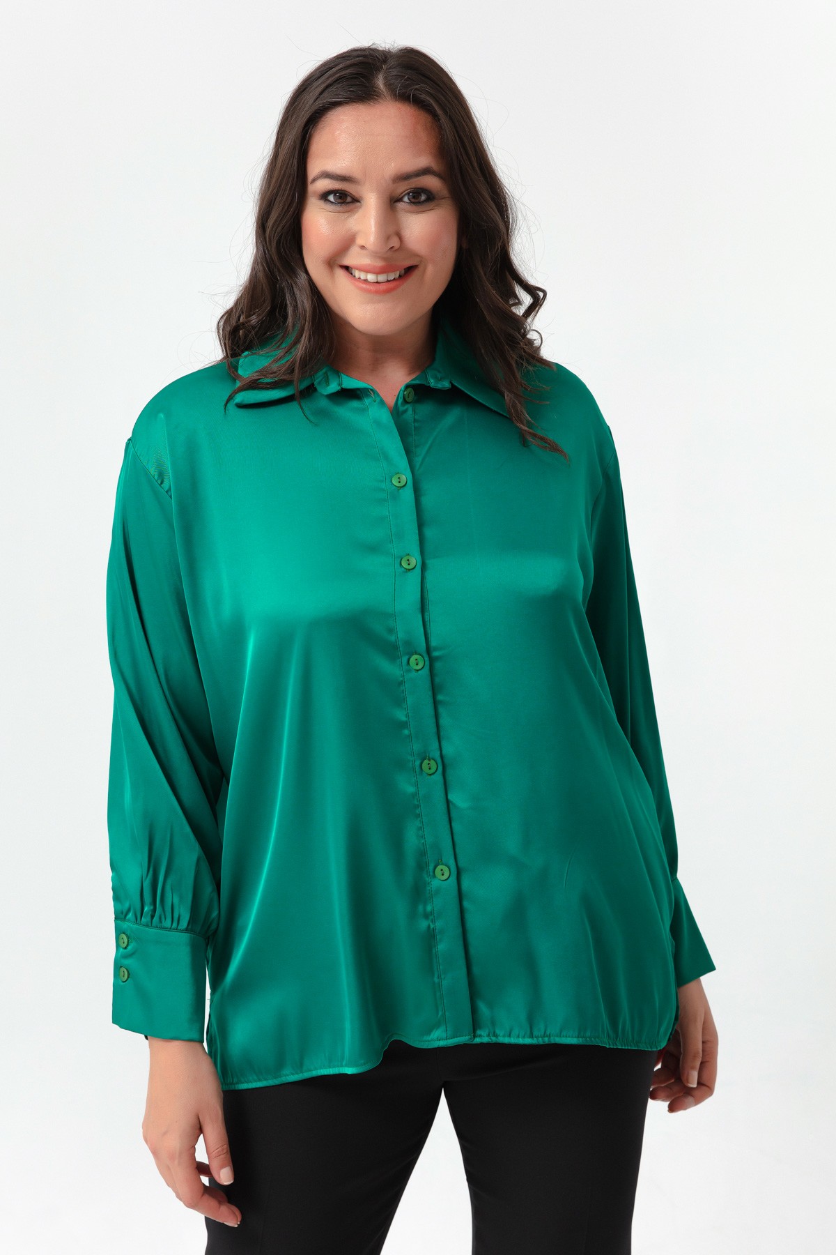 Kadın Büyük Beden Saten Gömlek - Zümrüt Yeşili