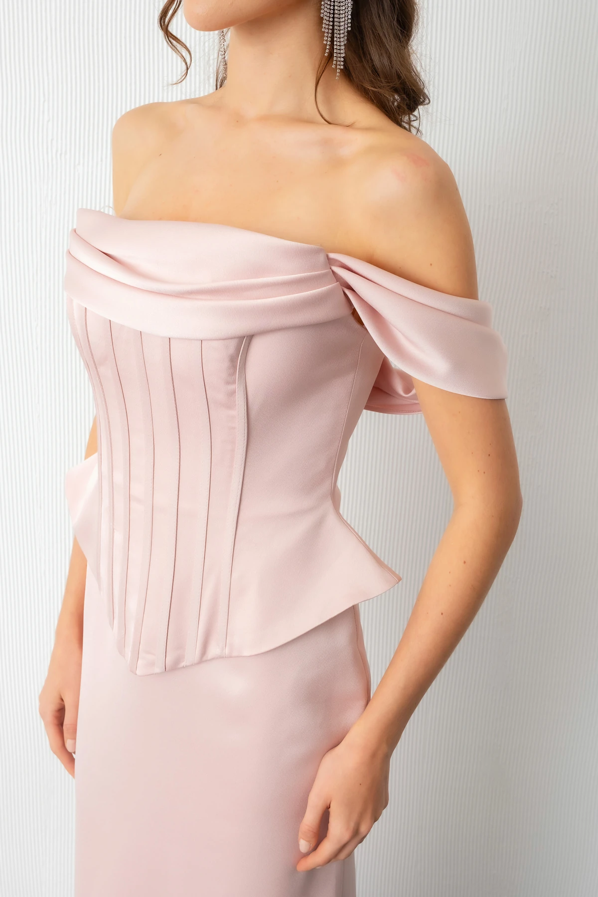 Kadın Kayık Yaka Balenli Peplum Kesim Saten Abiye Elbise - Pudra