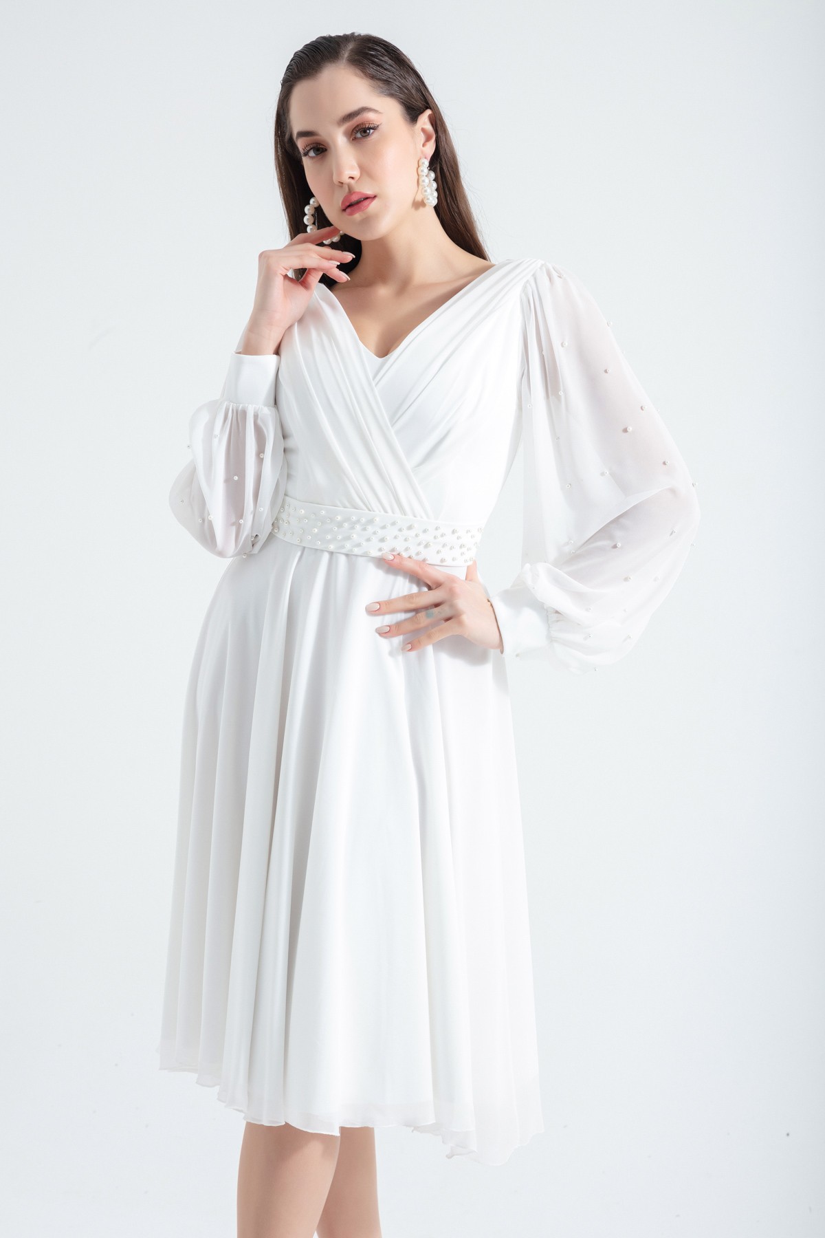Kadın V Yaka İncili Midi Abiye Elbise - Beyaz