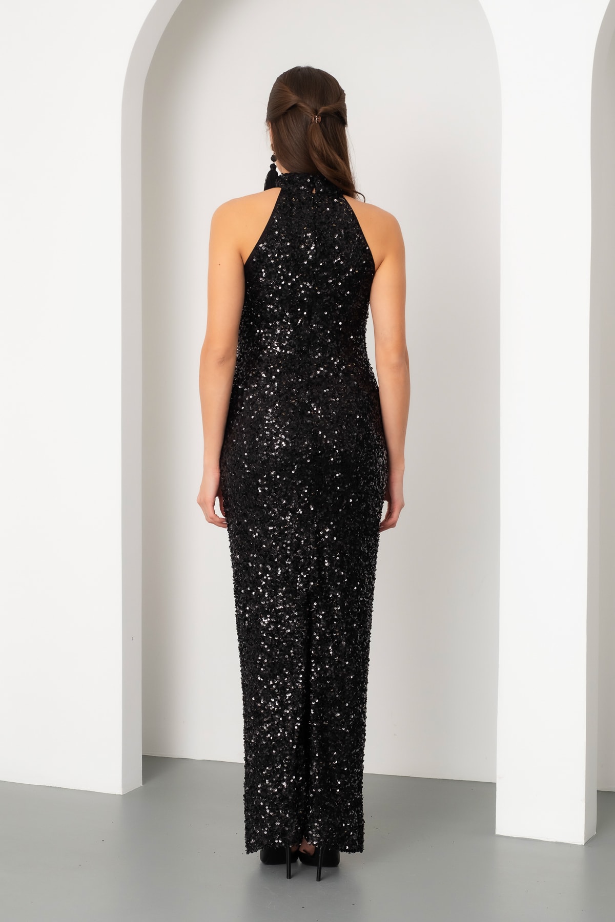 Kadın Halter Yaka Pul Payet Uzun Abiye Elbise - Siyah