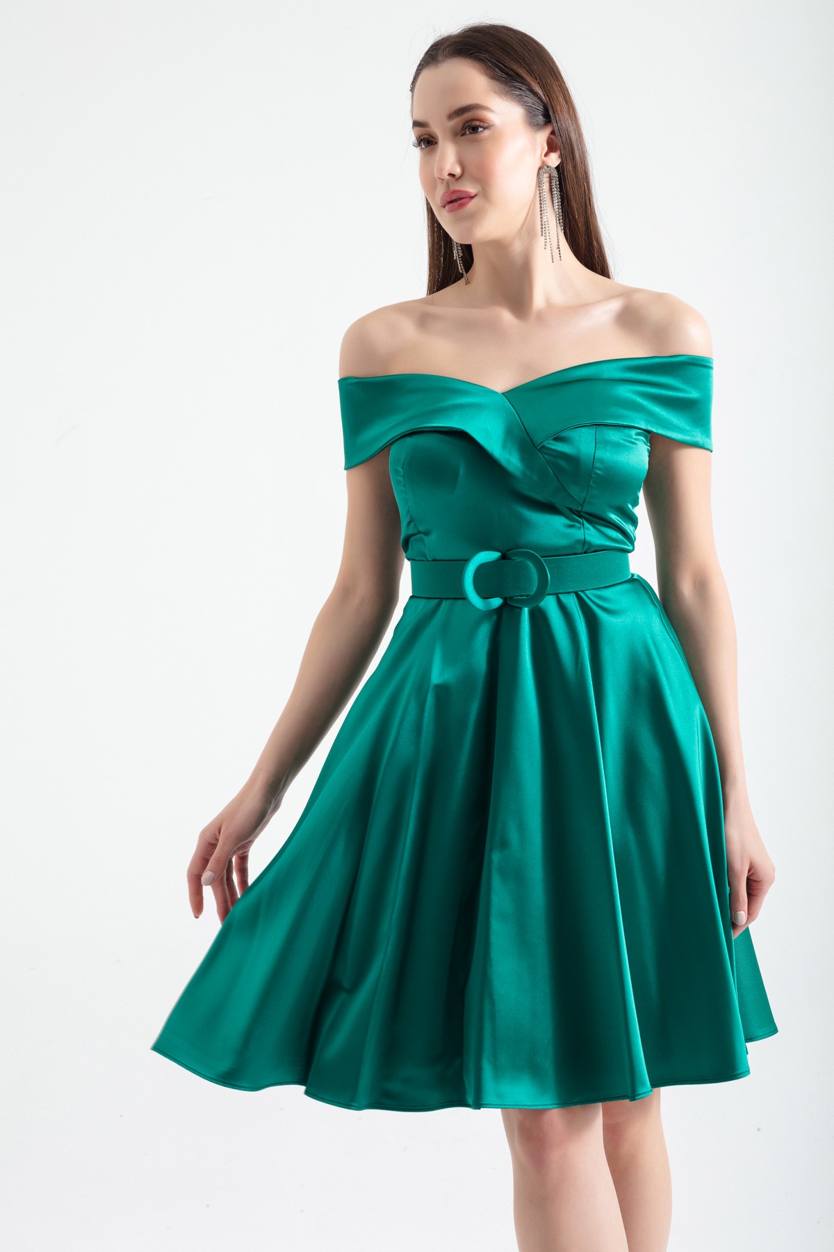 Kadın Kayık Yaka Kemerli Saten Abiye Elbise - Zümrüt Yeşili