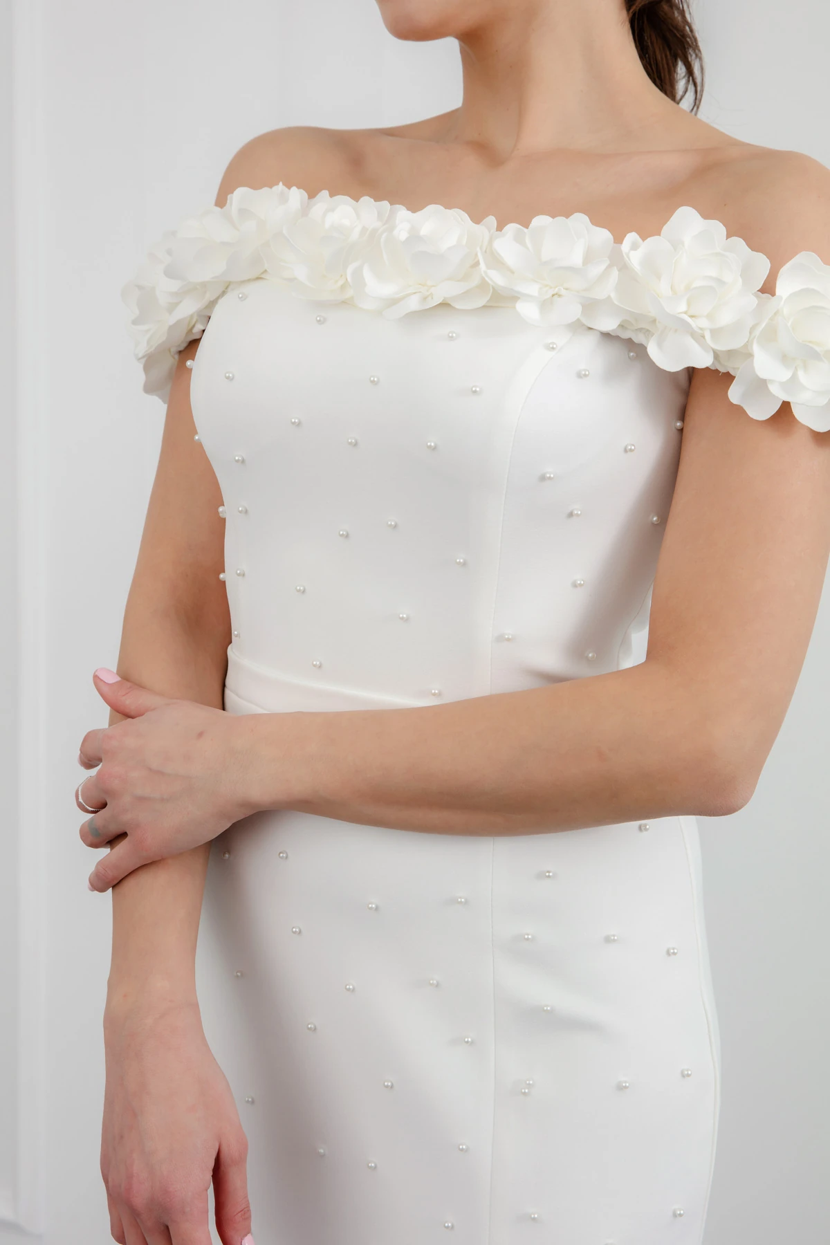 Kadın Yakası Çiçekli İncili Söz Nişan Nikah Abiye Elbise - Beyaz