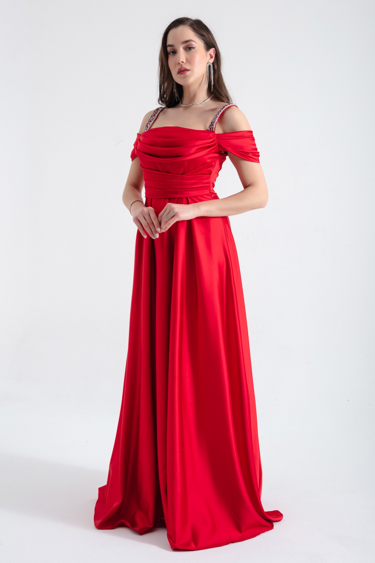 Kadın Taş Askılı Drapeli Uzun Saten Abiye Elbise - Kırmızı
