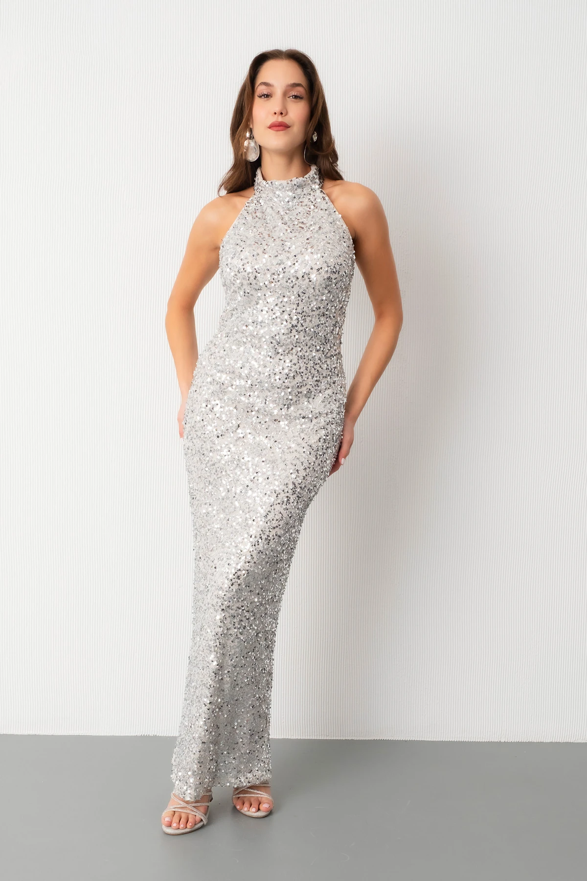 Kadın Halter Yaka Pul Payet Uzun Abiye Elbise - Gümüş