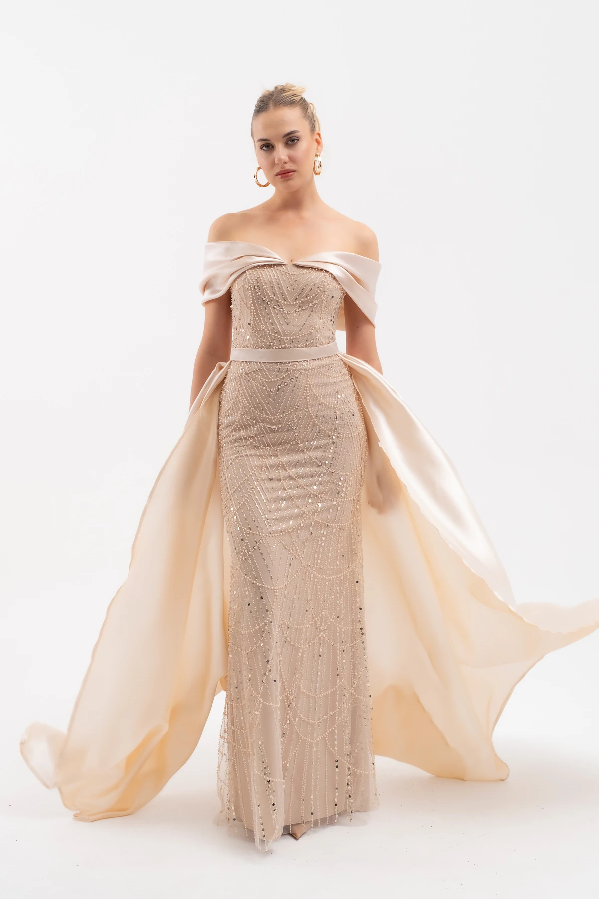 Kadın Kayık Yaka Kuyruklu Uzun Abiye Elbise - Bej