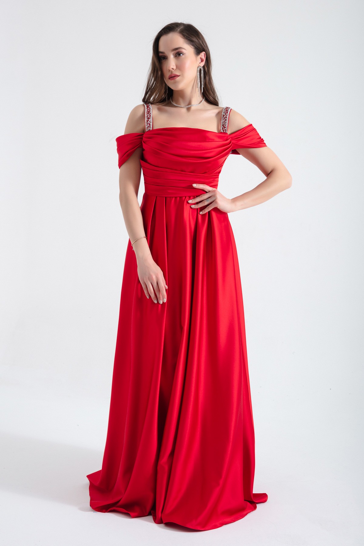 Kadın Taş Askılı Drapeli Uzun Saten Abiye Elbise - Kırmızı