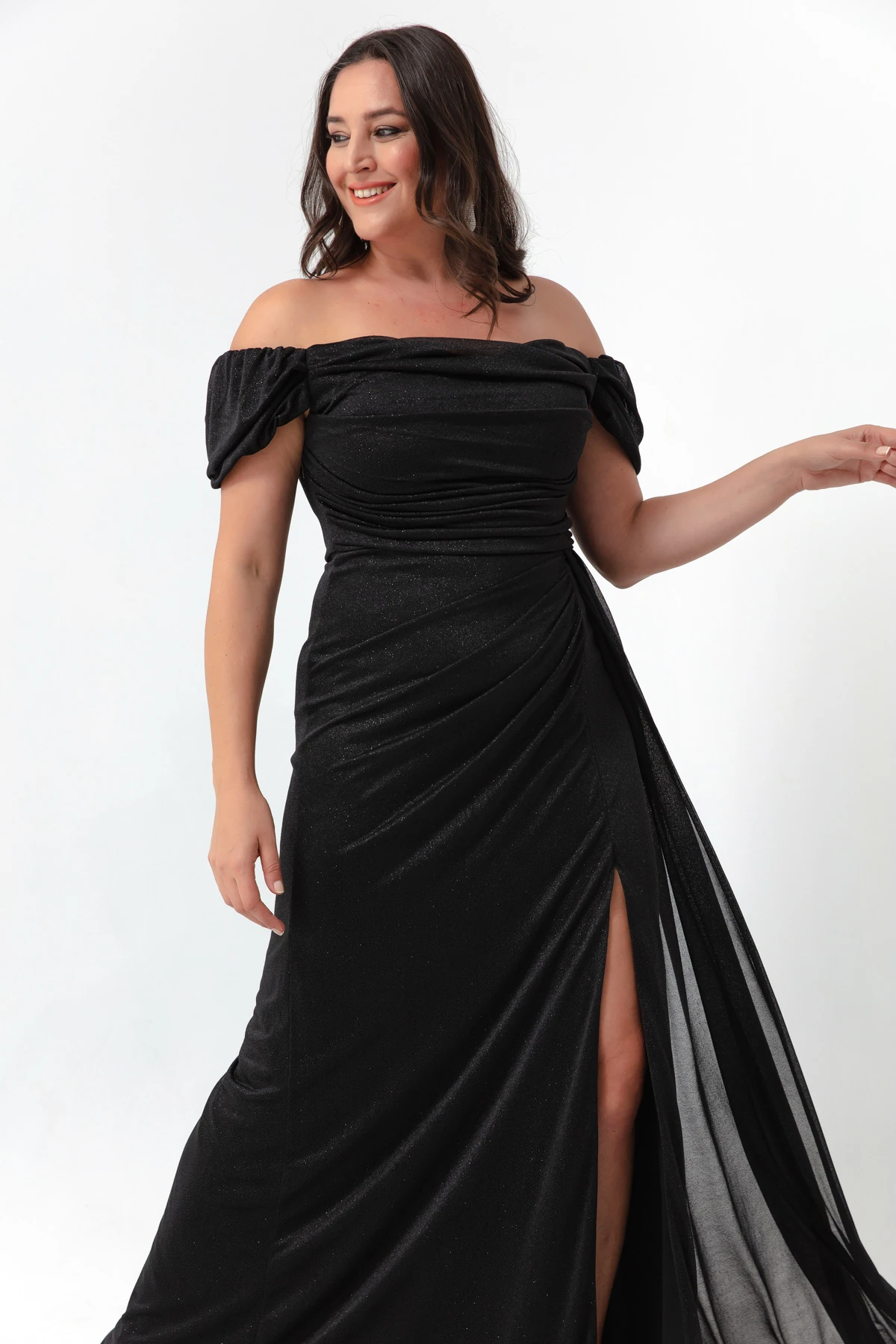 Kadın Kayık Yaka Drapeli Yırtmaçlı Uzun Simli Abiye Elbise - Siyah