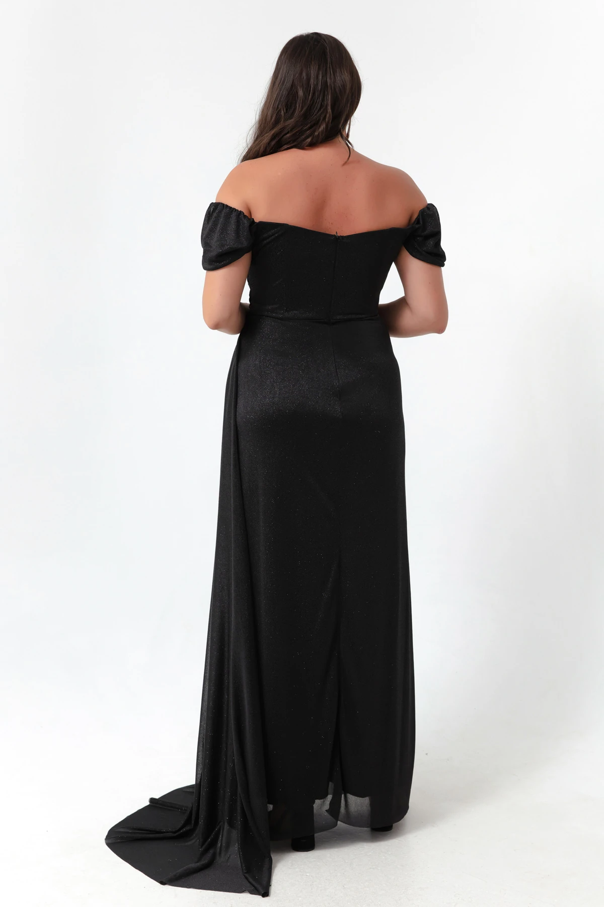 Kadın Kayık Yaka Drapeli Yırtmaçlı Uzun Simli Abiye Elbise - Siyah