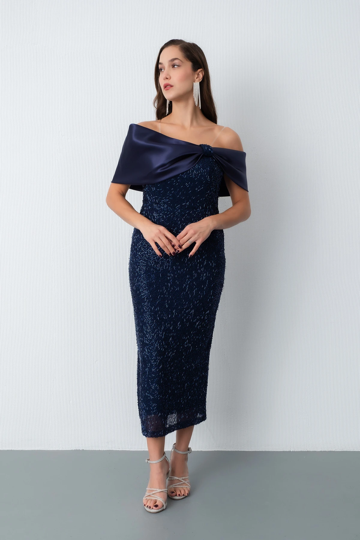 Kadın Yaka Detay Boncuklu Midi Söz Nişan Abiye Elbise - Lacivert