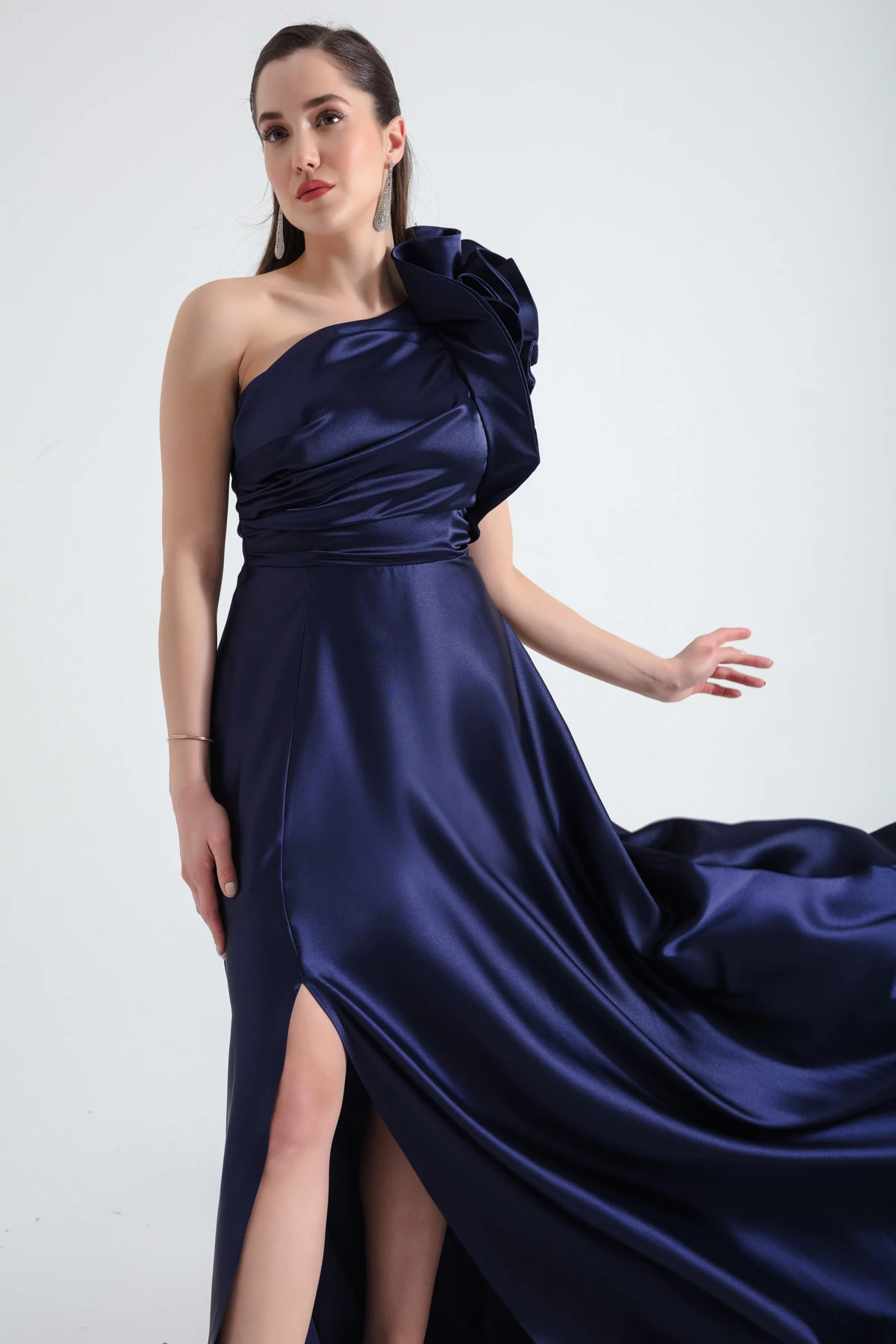 Kadın Tek Omuzlu Fırfırlı Uzun Abiye Elbise