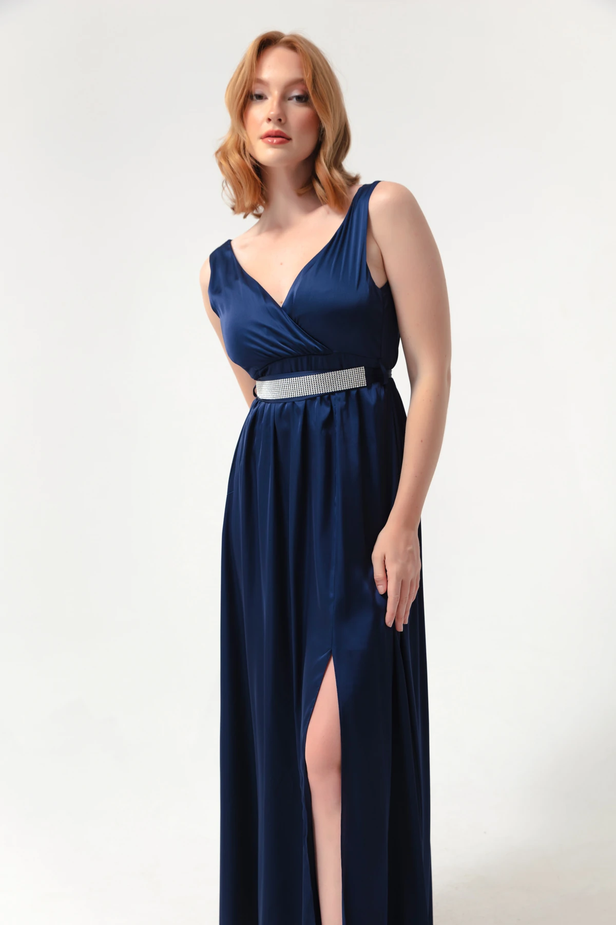 Kadın Kruvaze Yaka Taşlı Kemerli Uzun Abiye Elbise